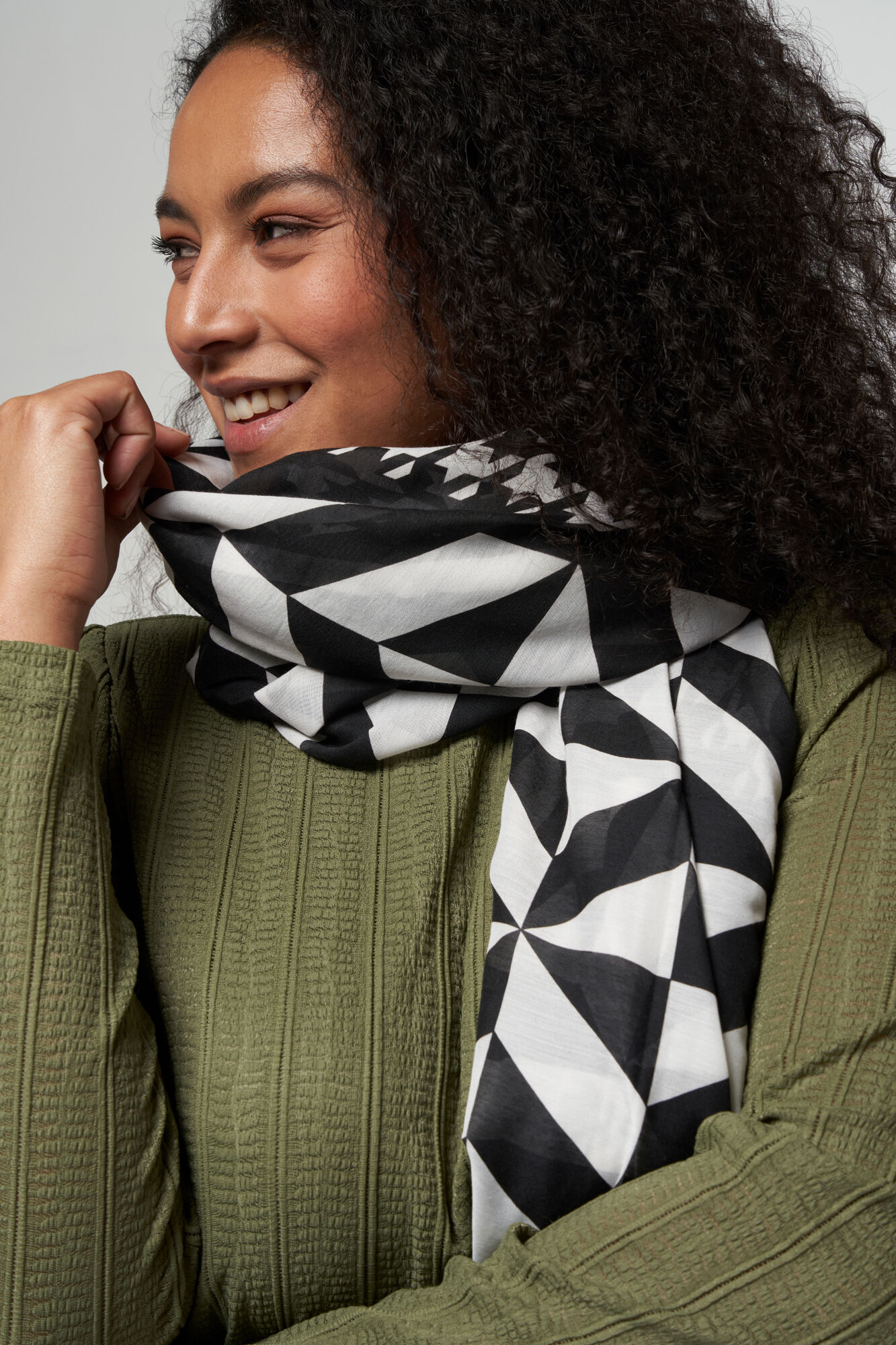 Bufanda con estampado de jacquard image number 2