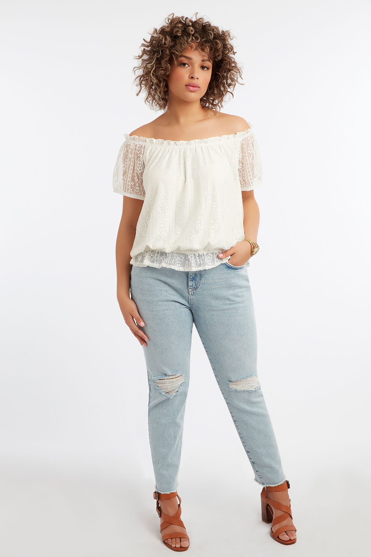 Top de encaje con hombros descubiertos image number 7