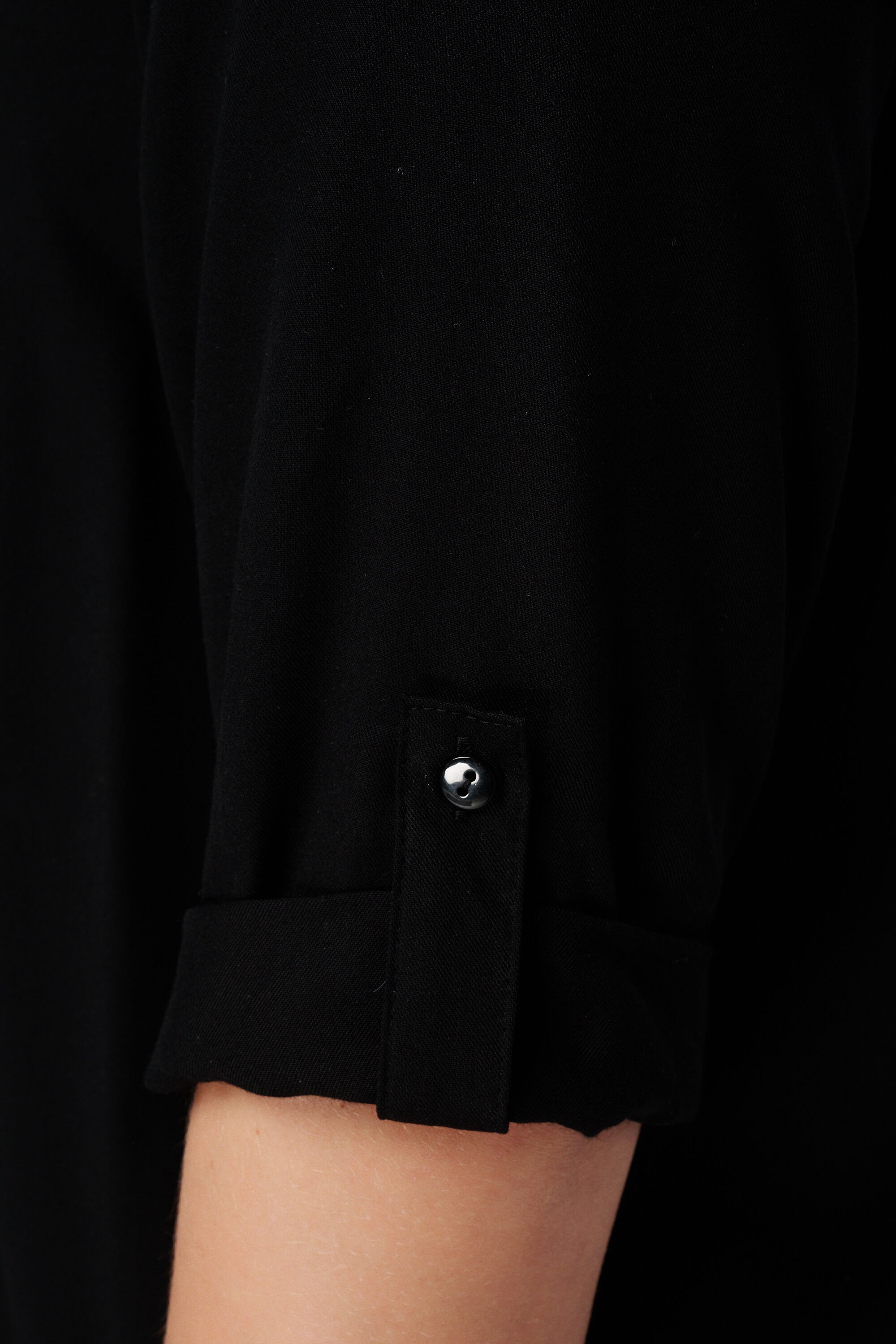 Blusa con mangas enrolladas image number 6