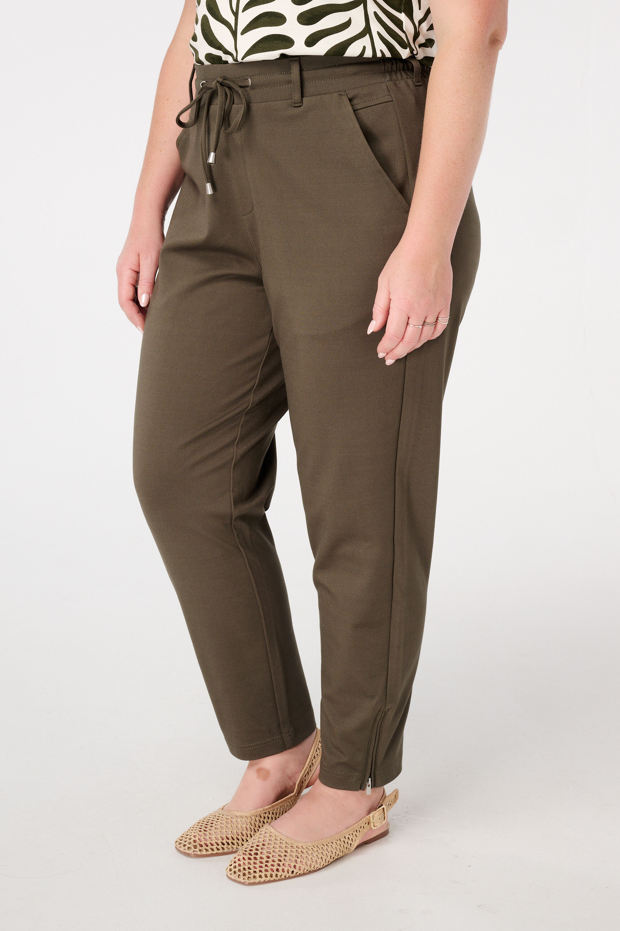 Pantalones slim fit image number 5