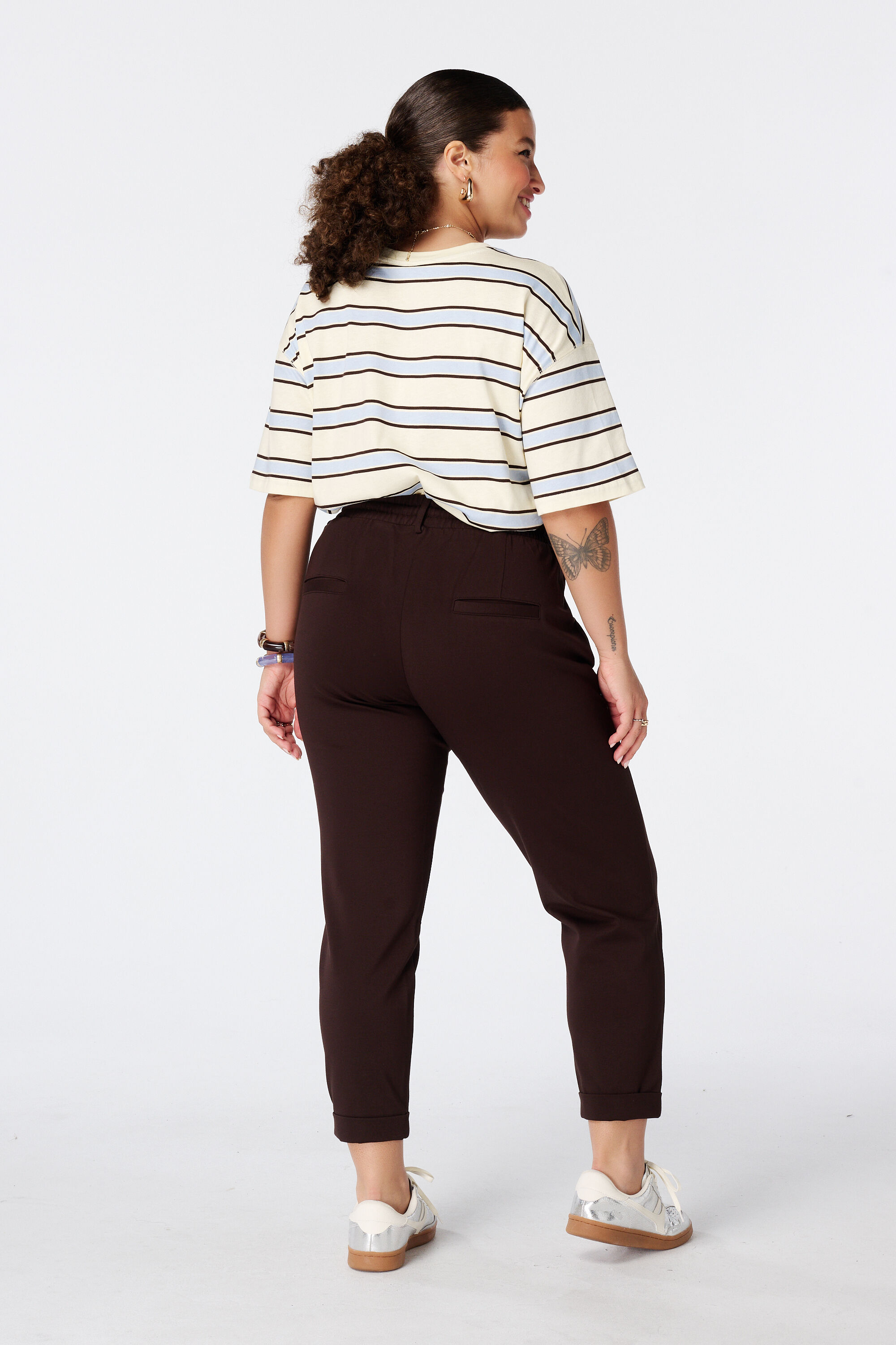 Pantal&oacute;n tapered con cintura el&aacute;stica image number 3