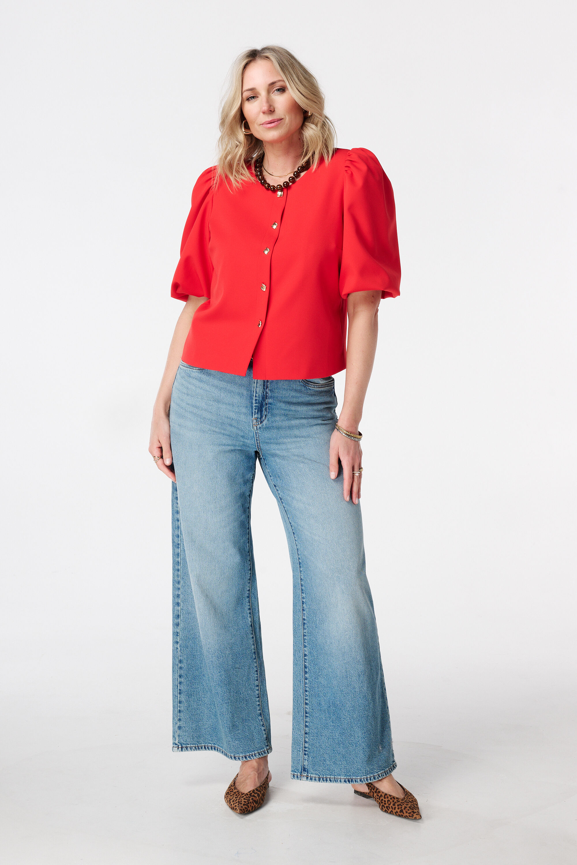 Blazer con mangas abullonadas cortas image number 5