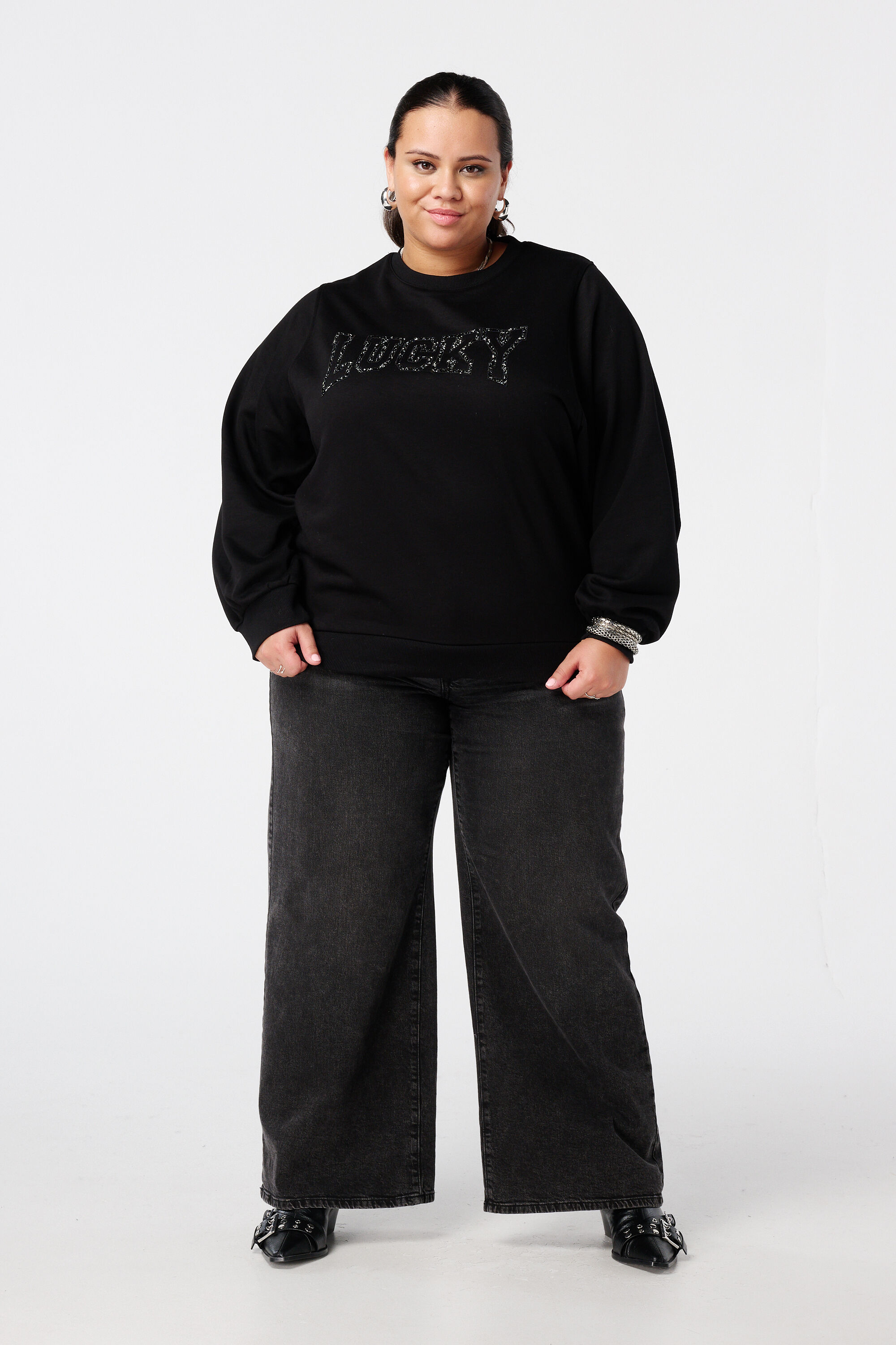 Sudadera con texto brillante image number 5