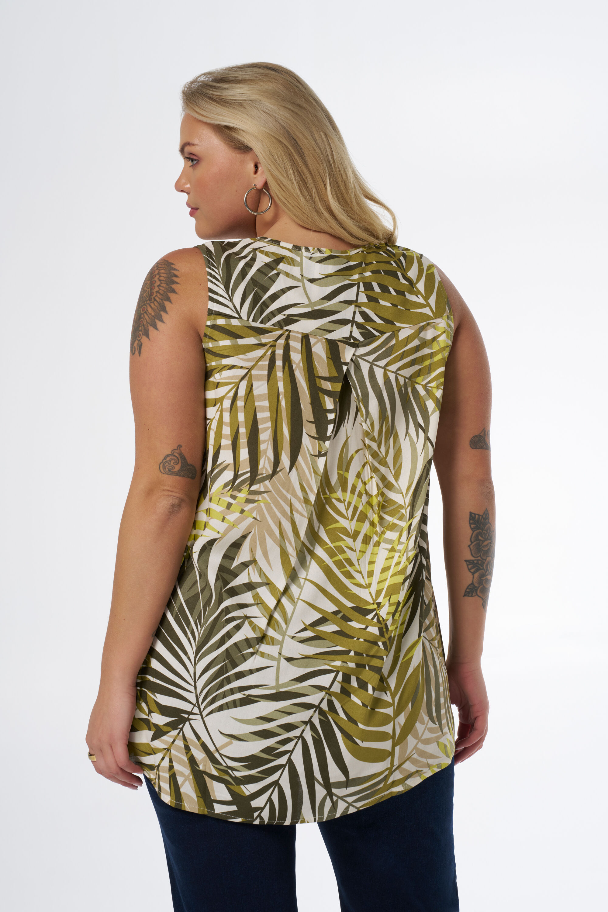 Blusa sin mangas con estampado image number 3