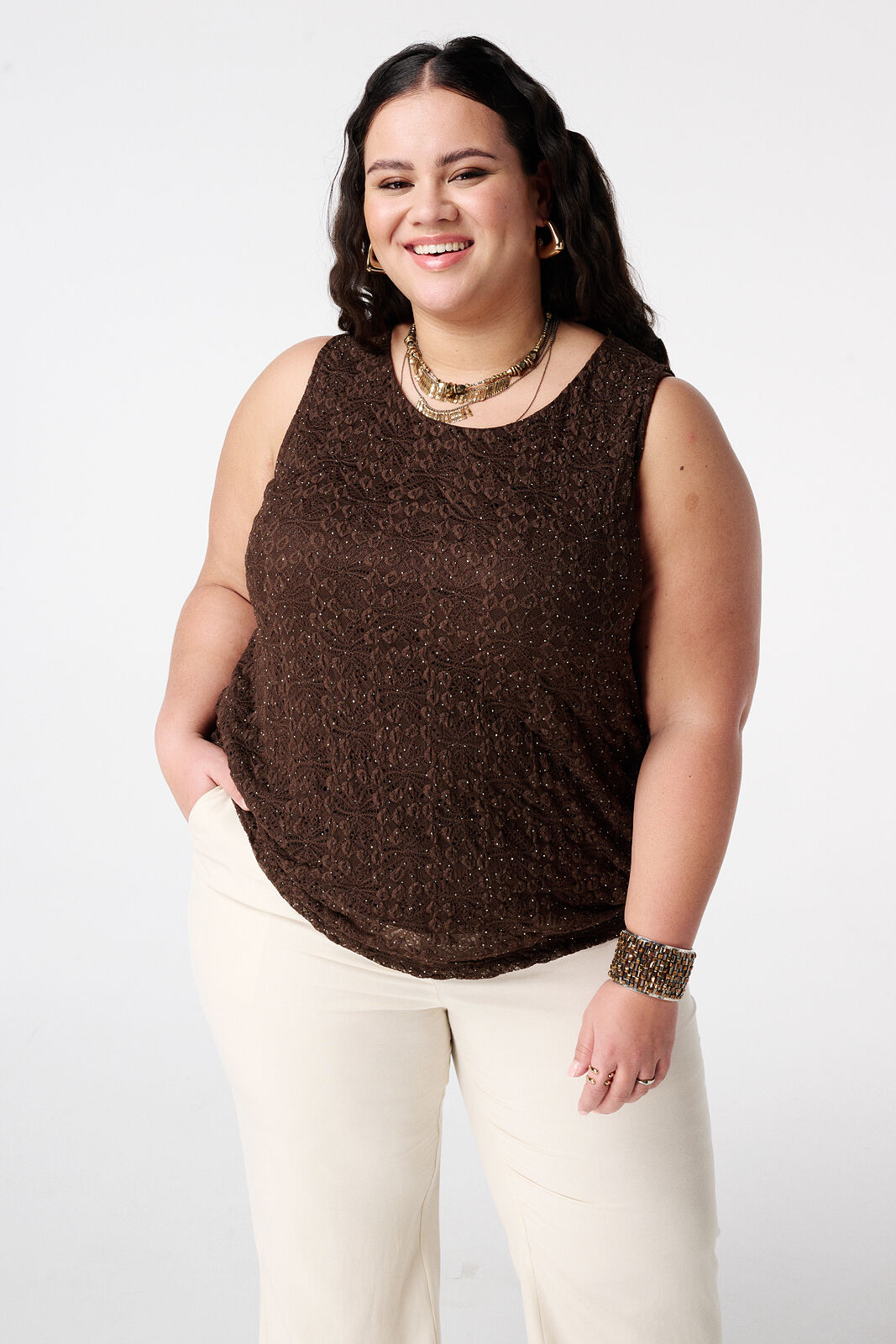 Top de encaje con pedrer&iacute;a image number 0