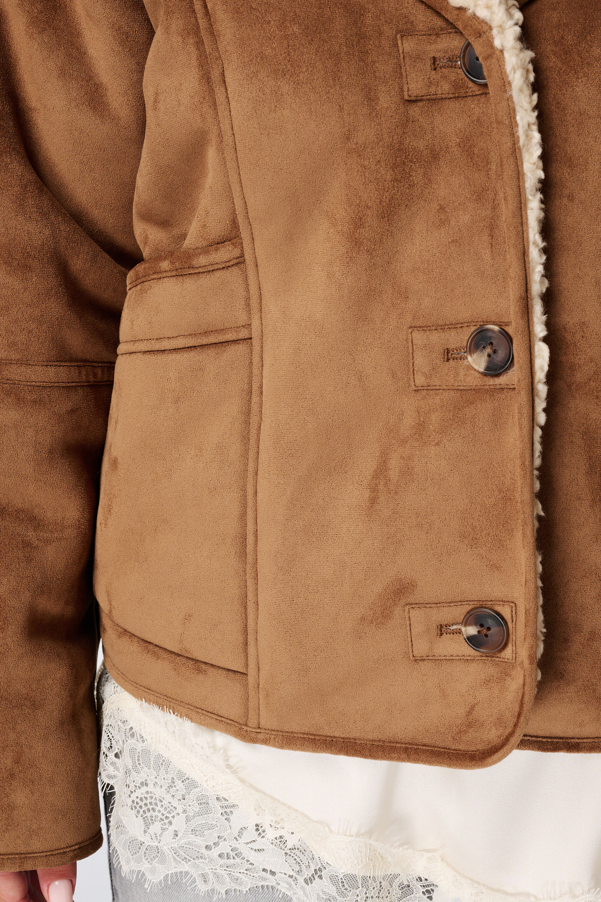 Chaqueta efecto ante con cuello de borreguito image number 6