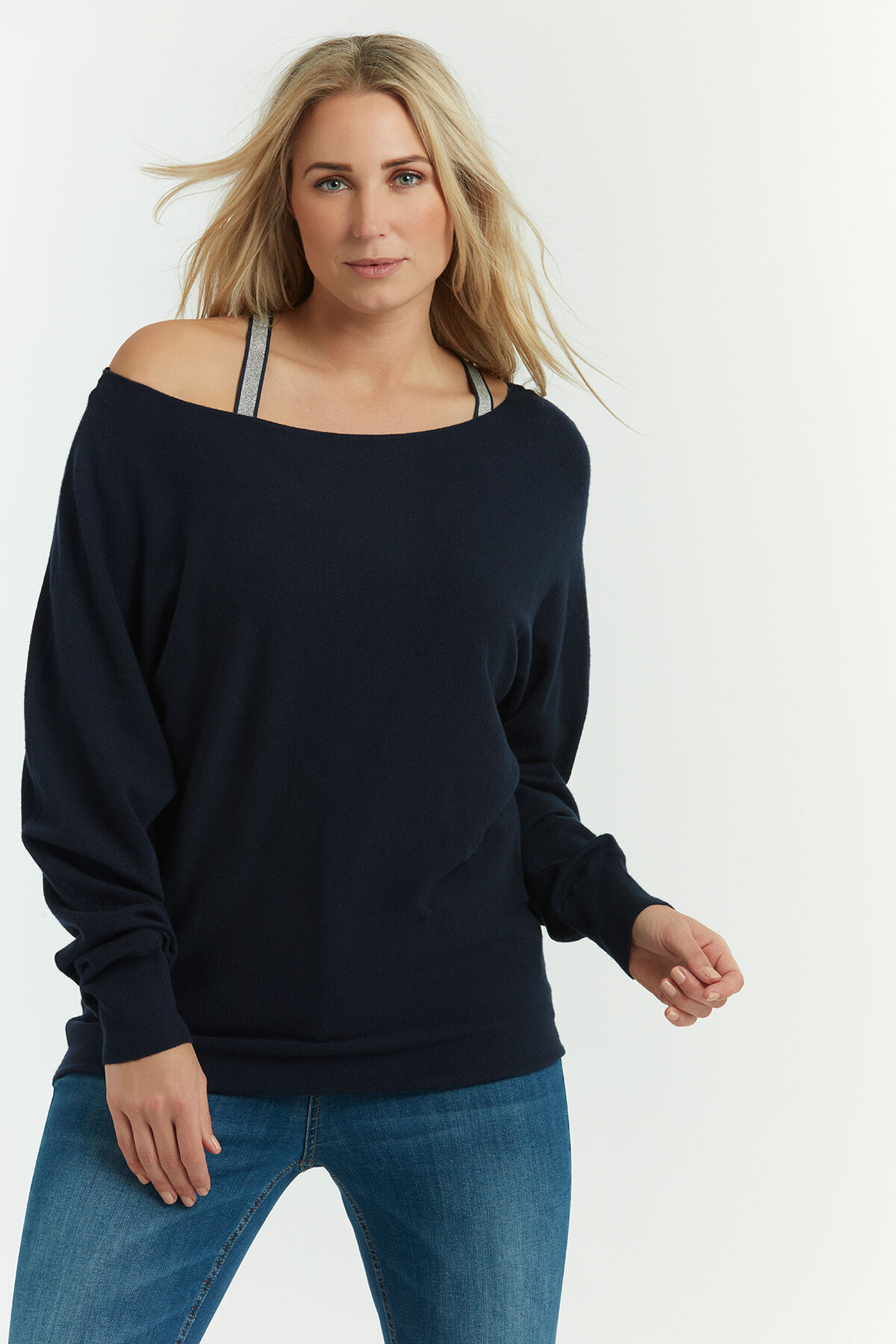 Top sin mangas con tirantes cruzados image number 5