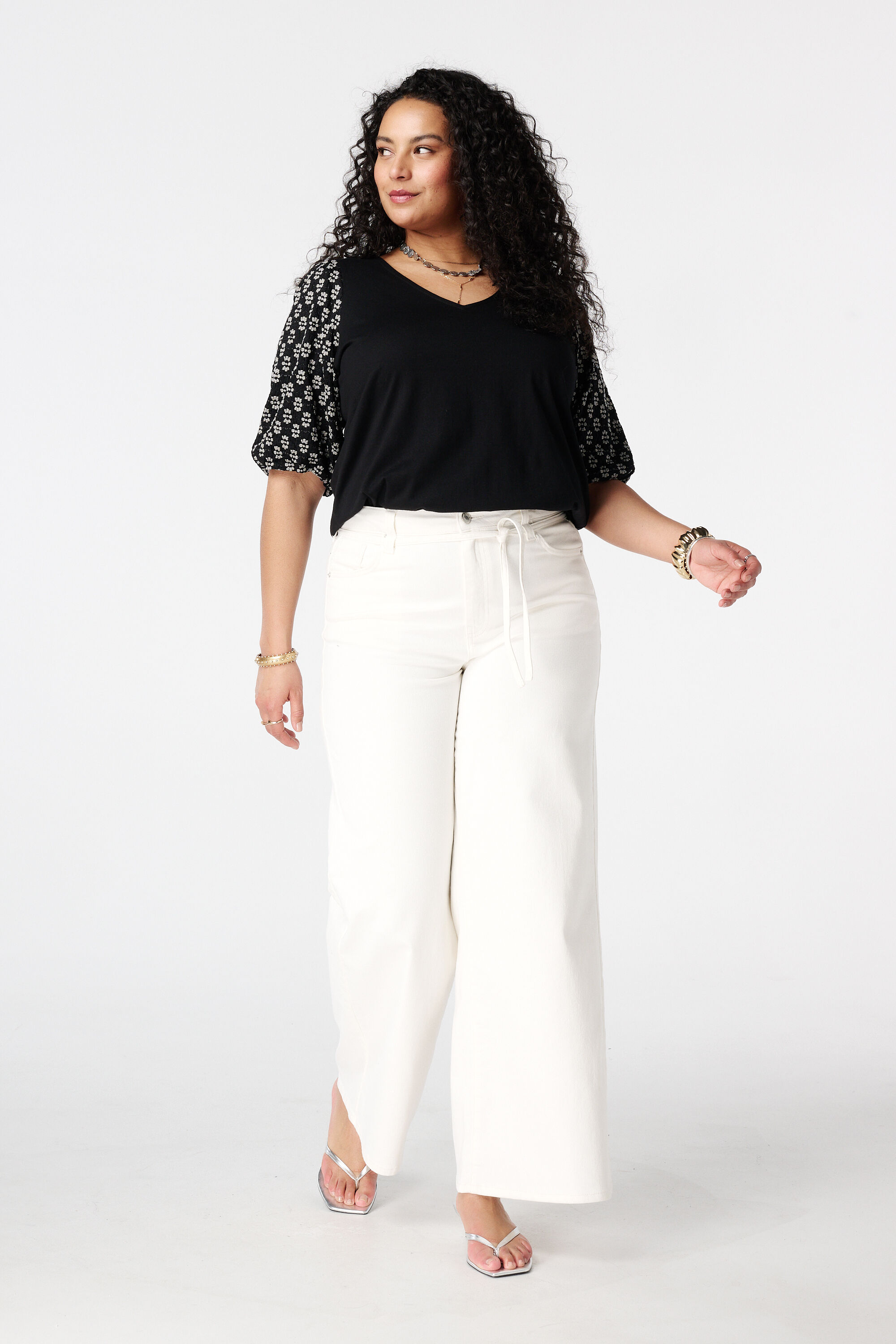 Top con mangas abullonadas image number 5