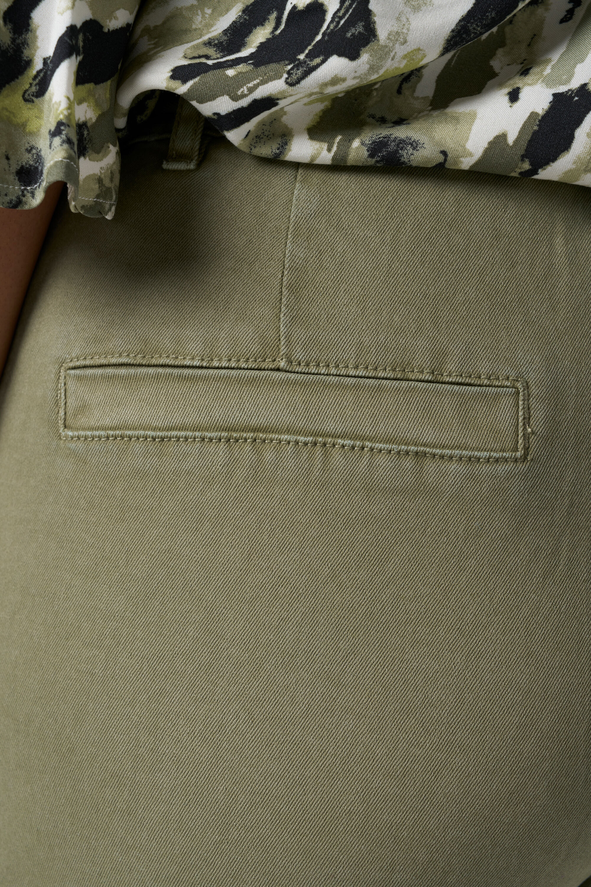 Shorts denim con cinto image number 4