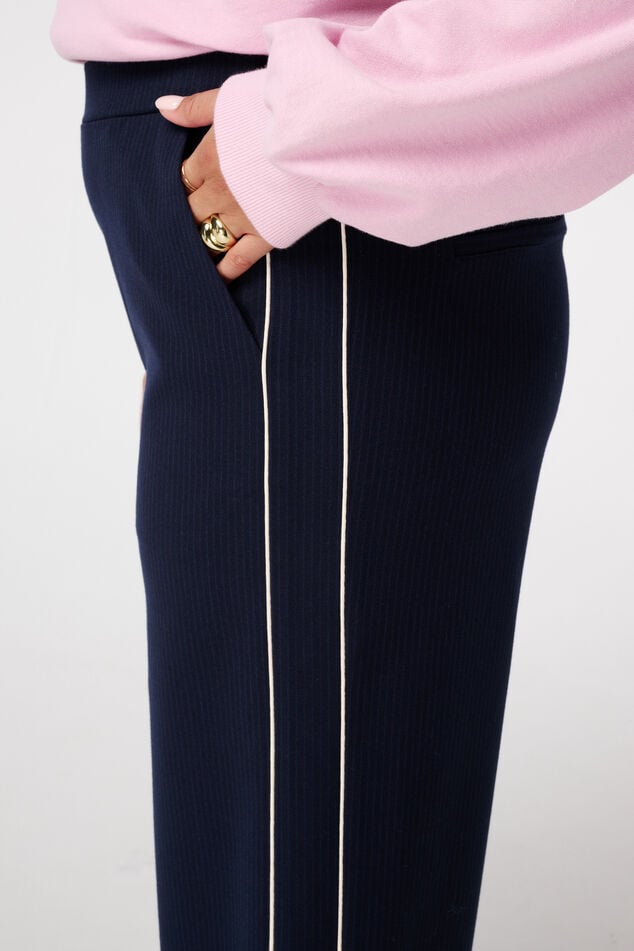 Pantalones a rayas image number 4