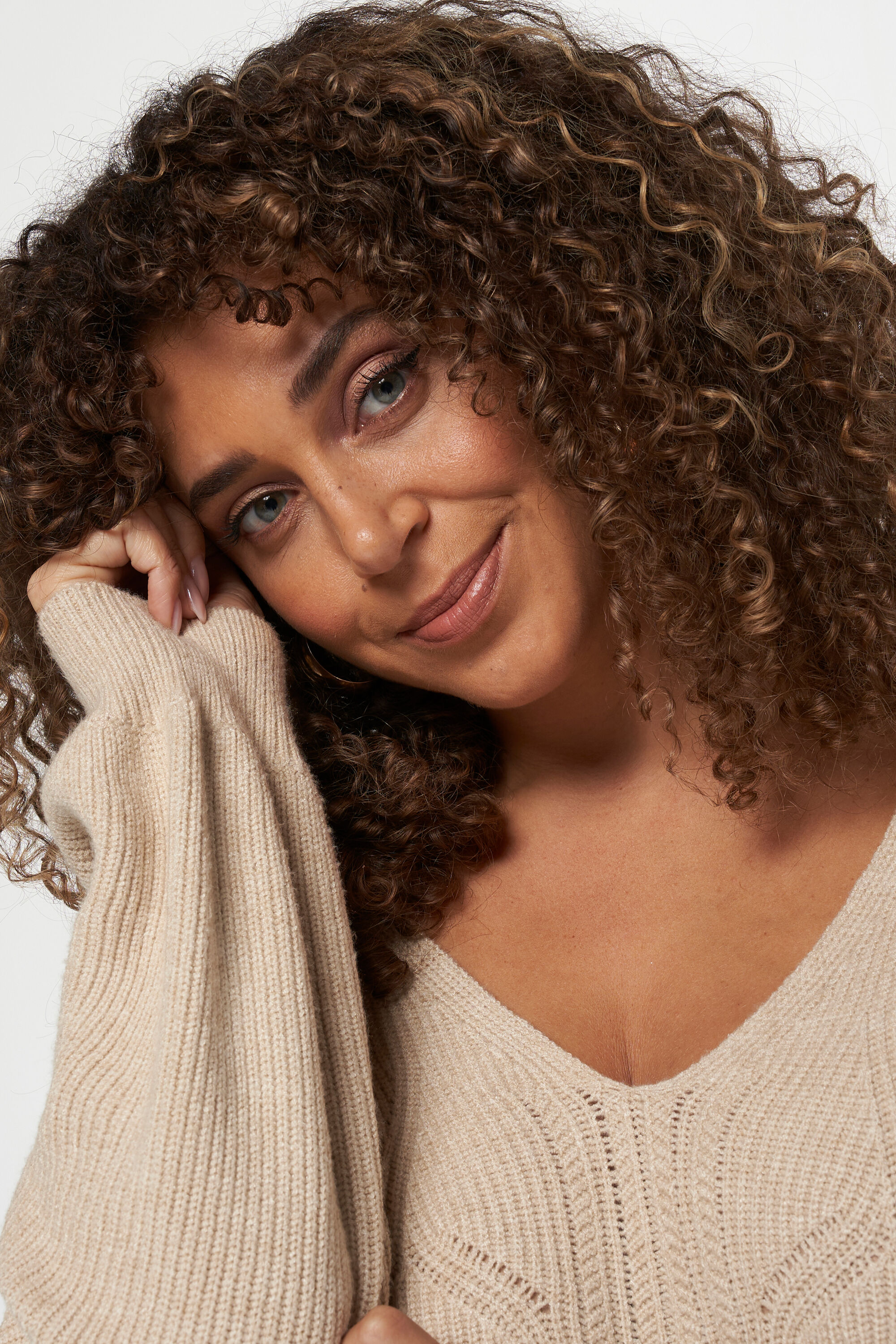 Jersey con cuello en V  image number 4