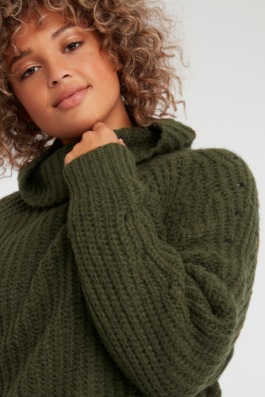 Su&eacute;ter de punto grueso con cuello alto  image number 5