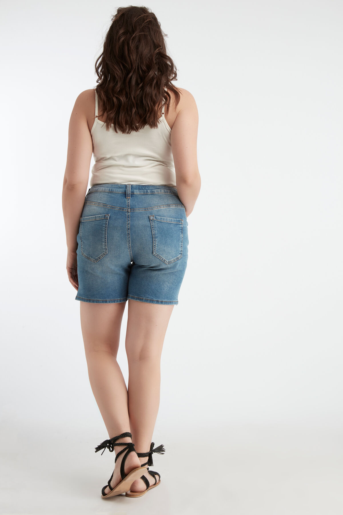 Shorts con tachuelas image number 4