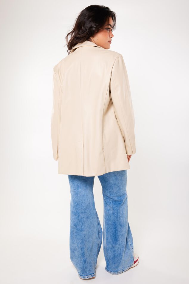 Blazer de cuero sintético image number 4