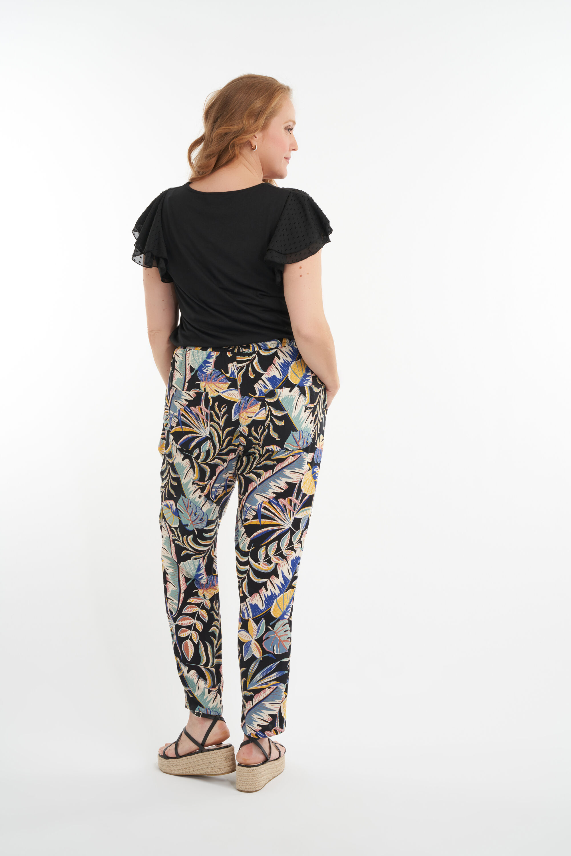 Pantalones holgados con estampado image number 3
