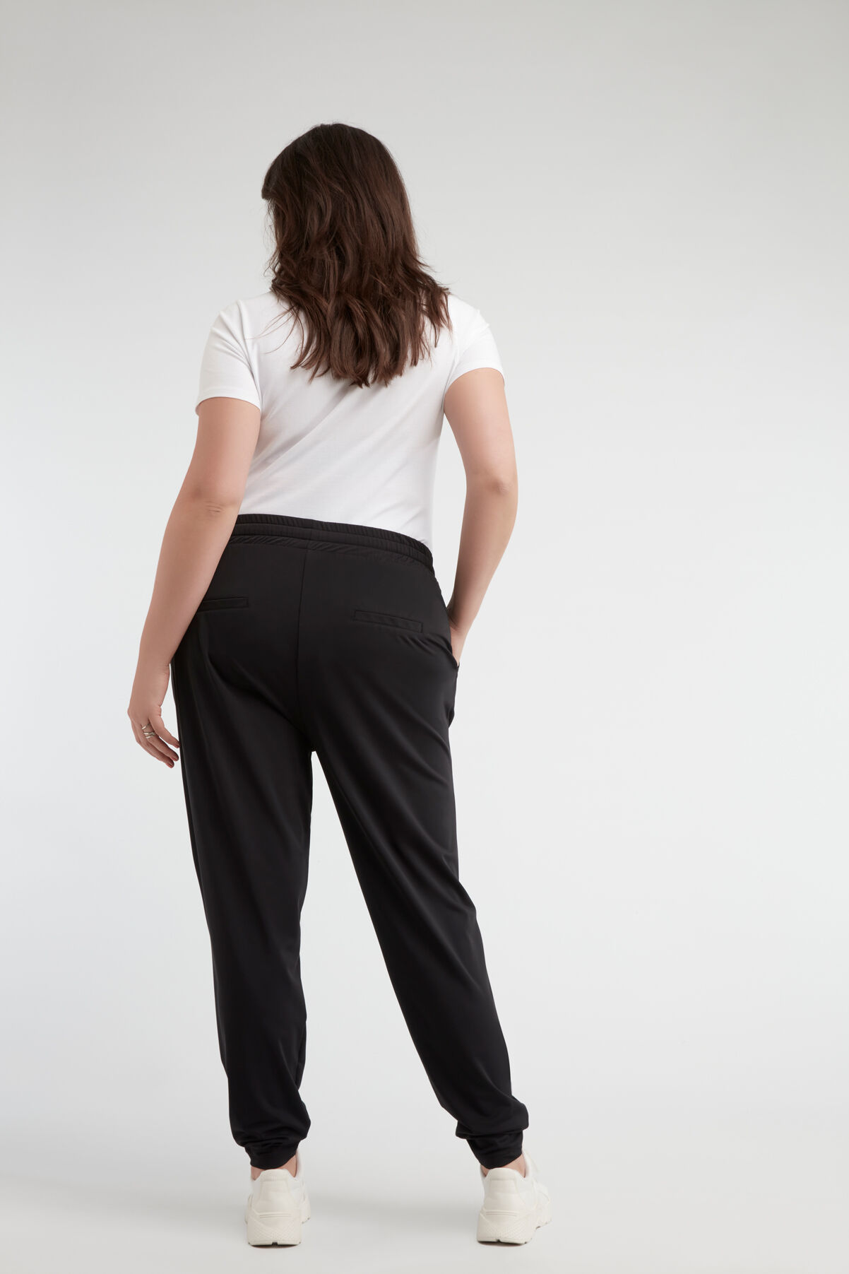 Pantalones holgados image number 4