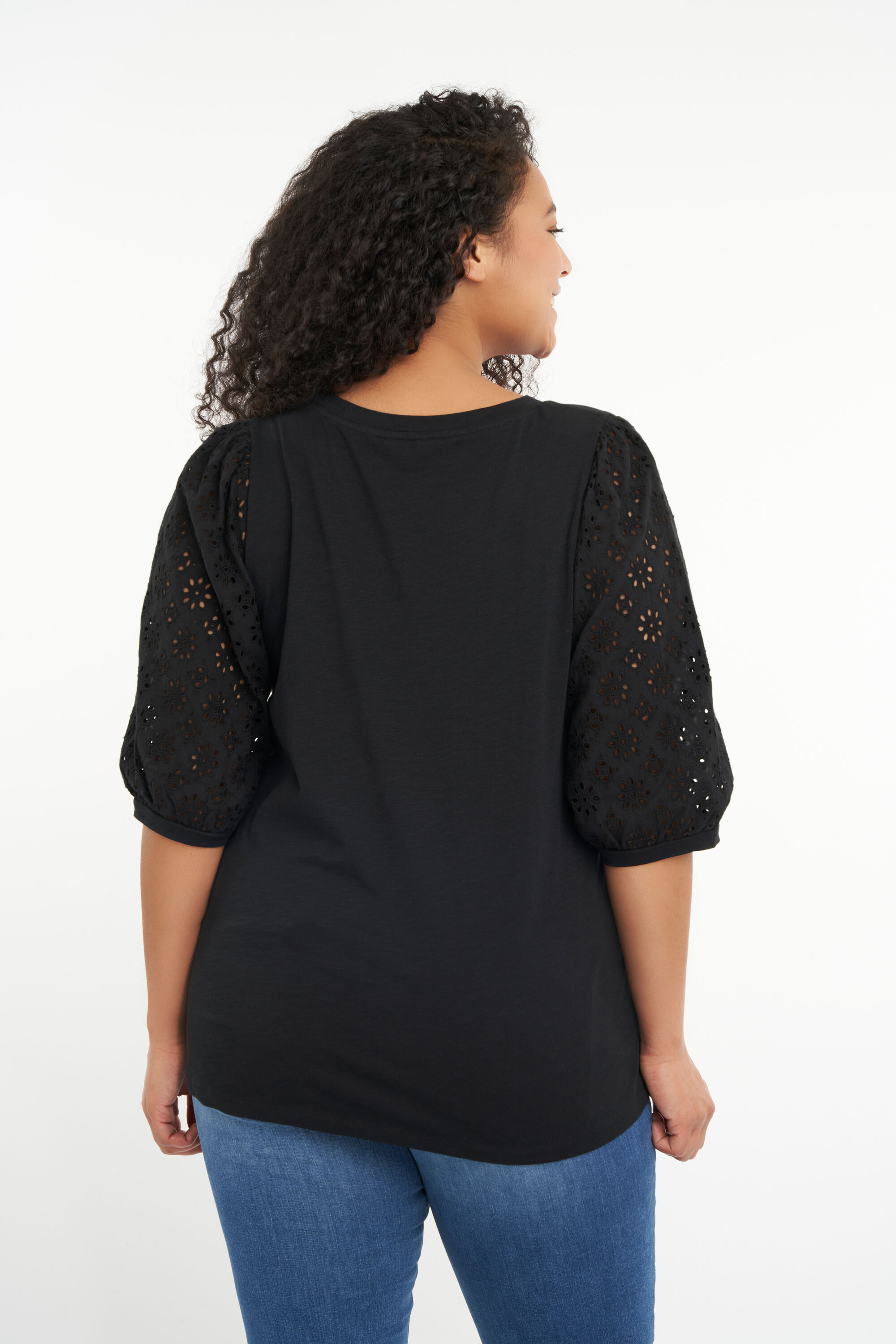 Top con bordados image number 4