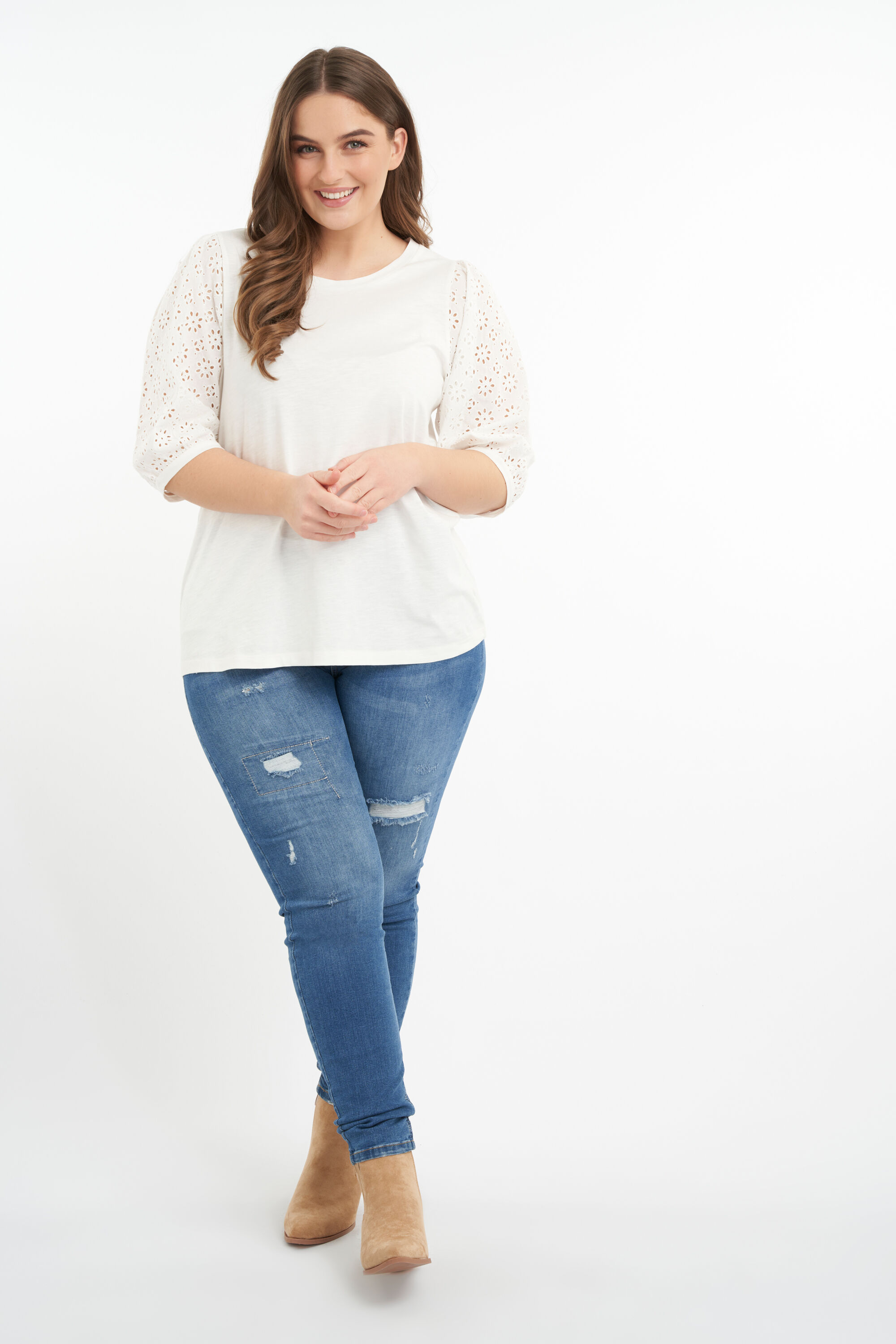 Top con bordados image number 5