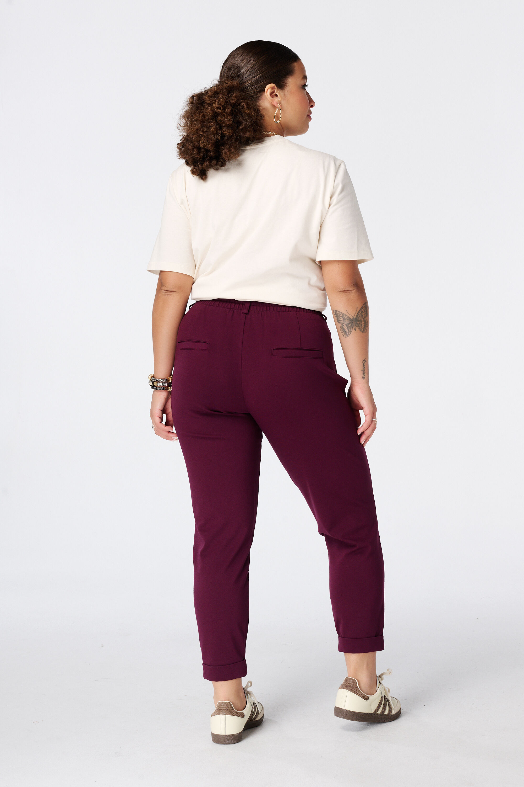Pantal&oacute;n tapered con cintura el&aacute;stica image number 3