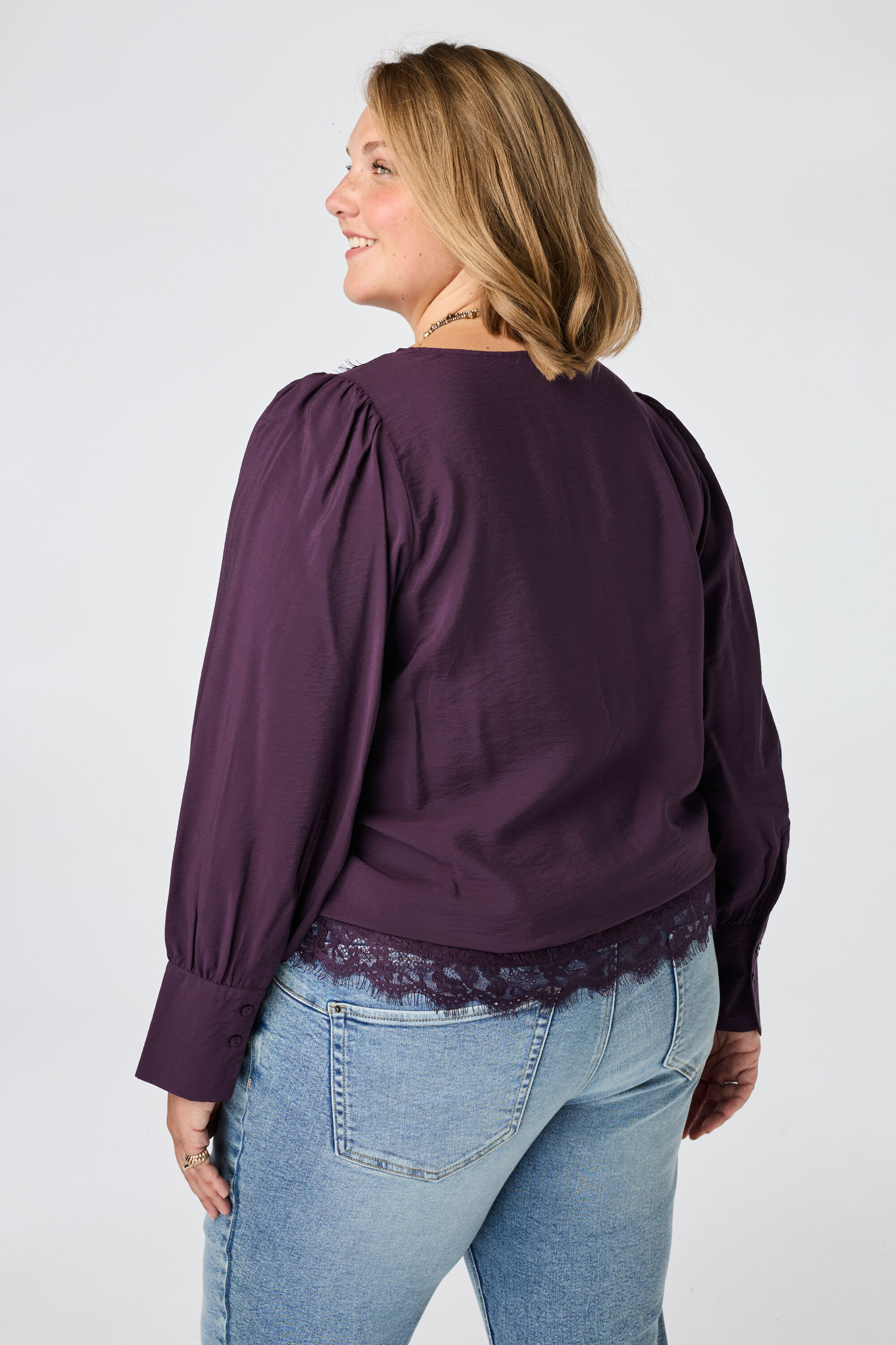 Blusa con detalles de encaje image number 3