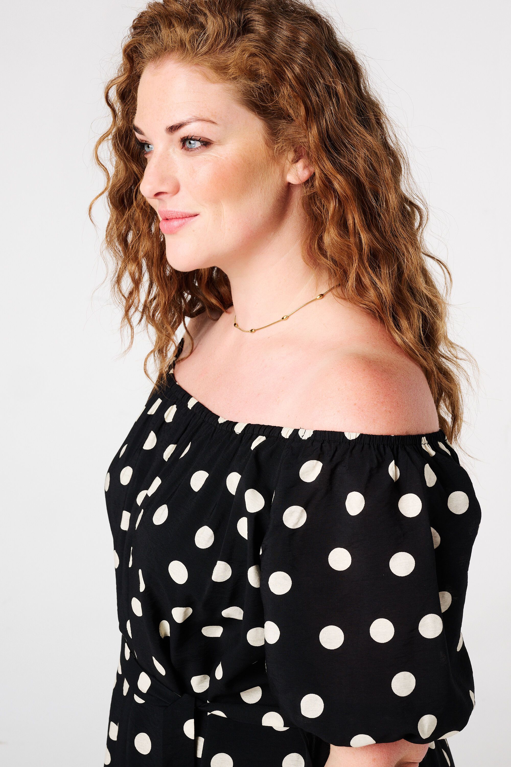 Vestido midi con lunares image number 4