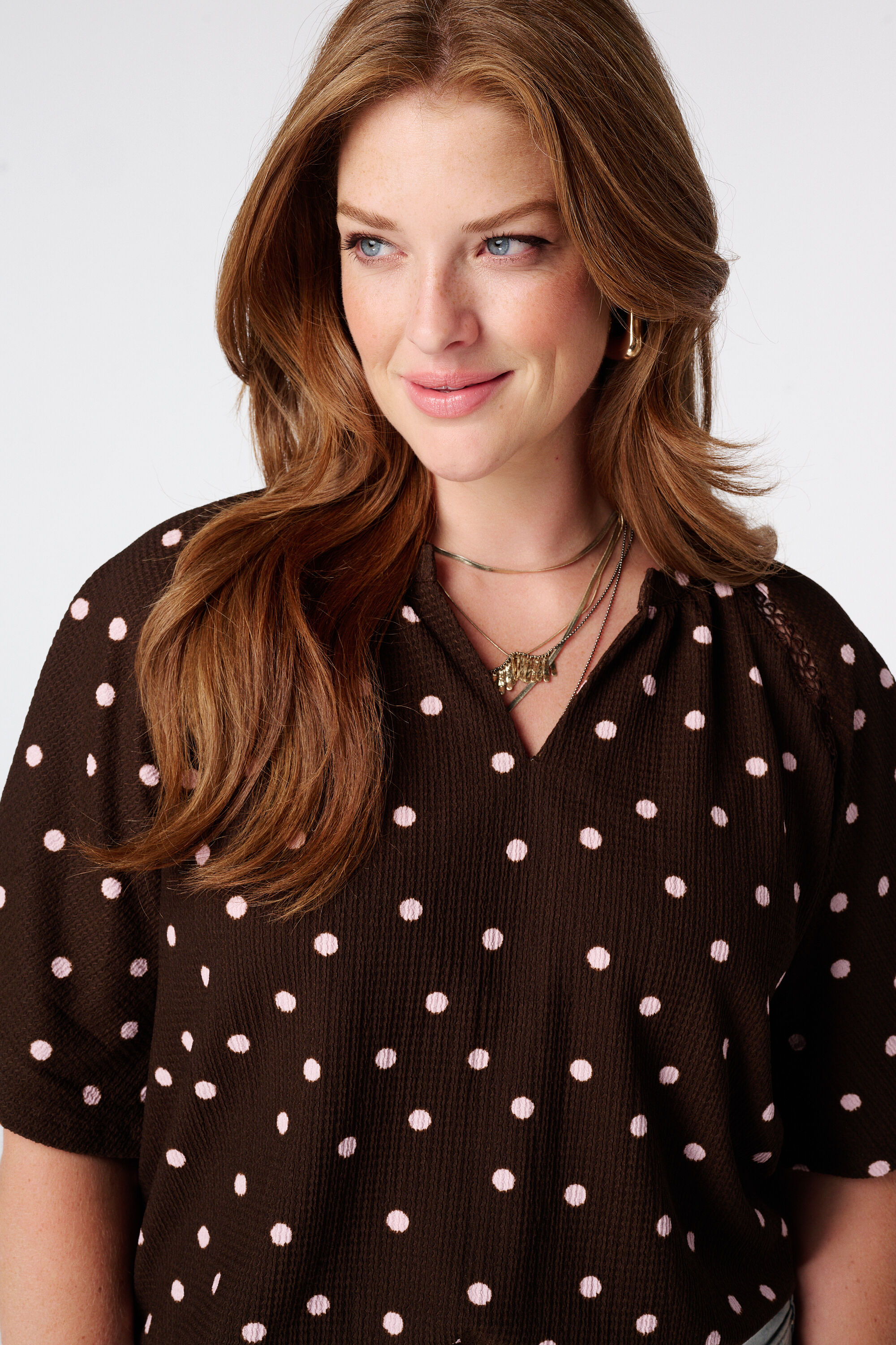 Top con estampado y escote en V image number 4