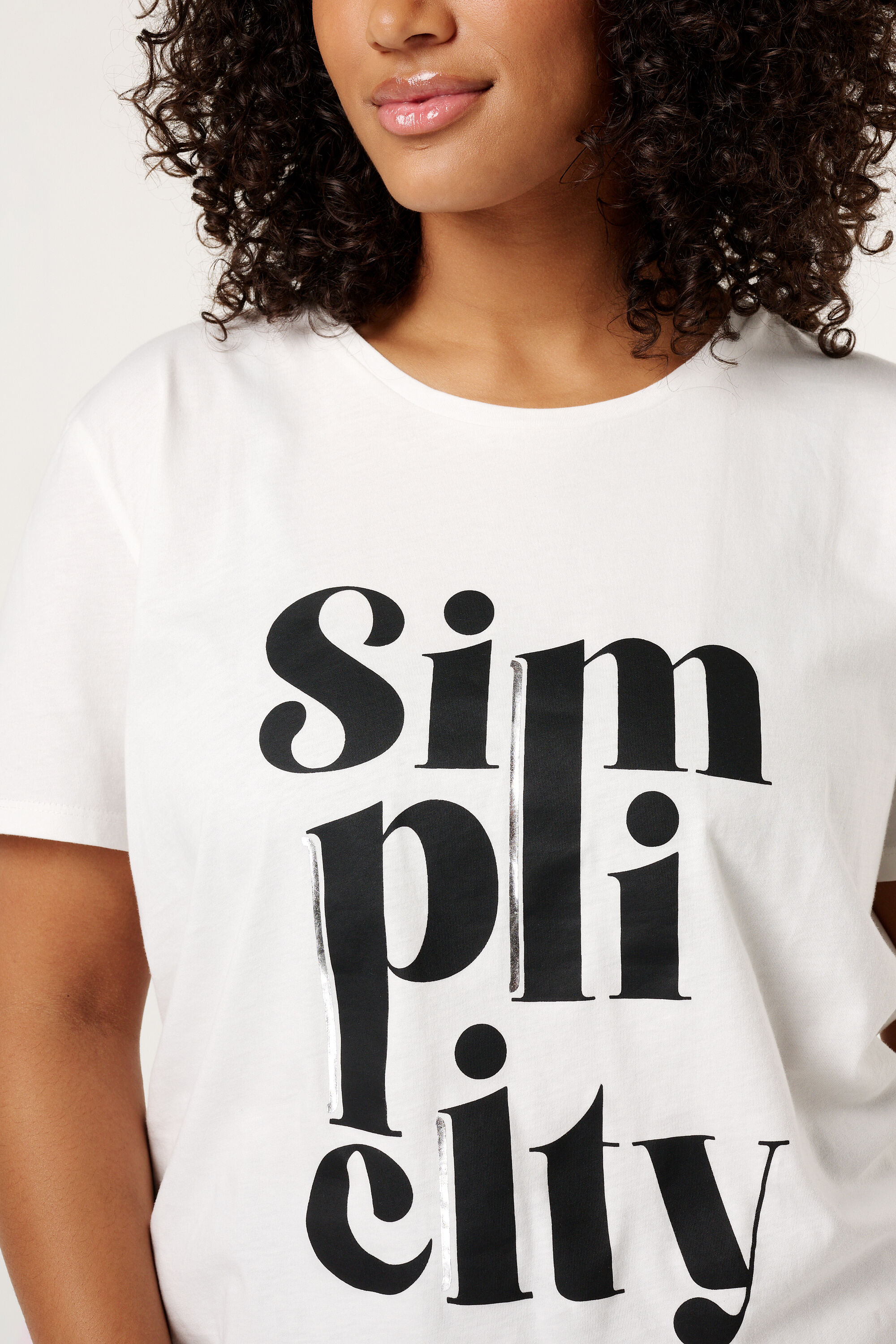 Camiseta con texto  image number 4