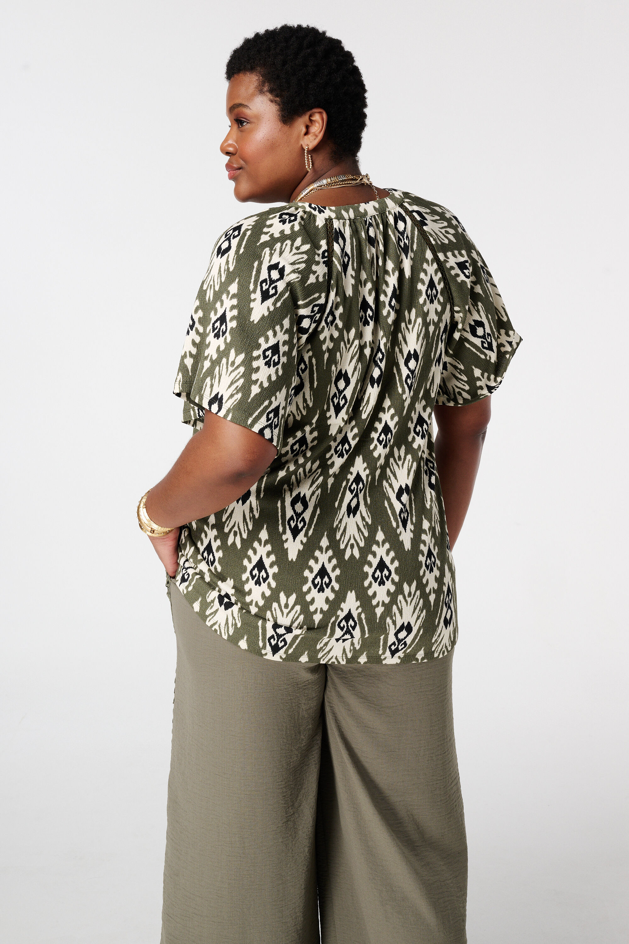 Top con mangas mariposa image number 3