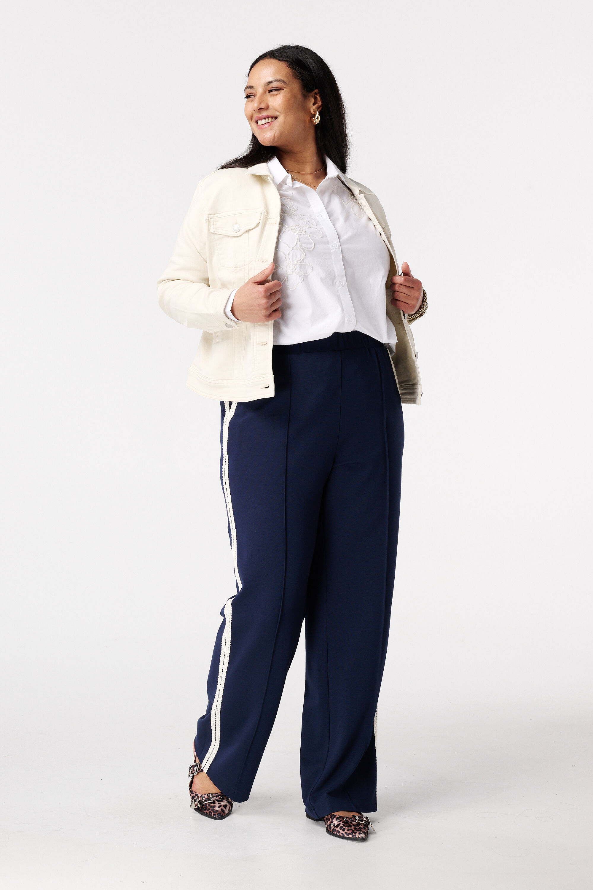 Blusa larga con perlas image number 5