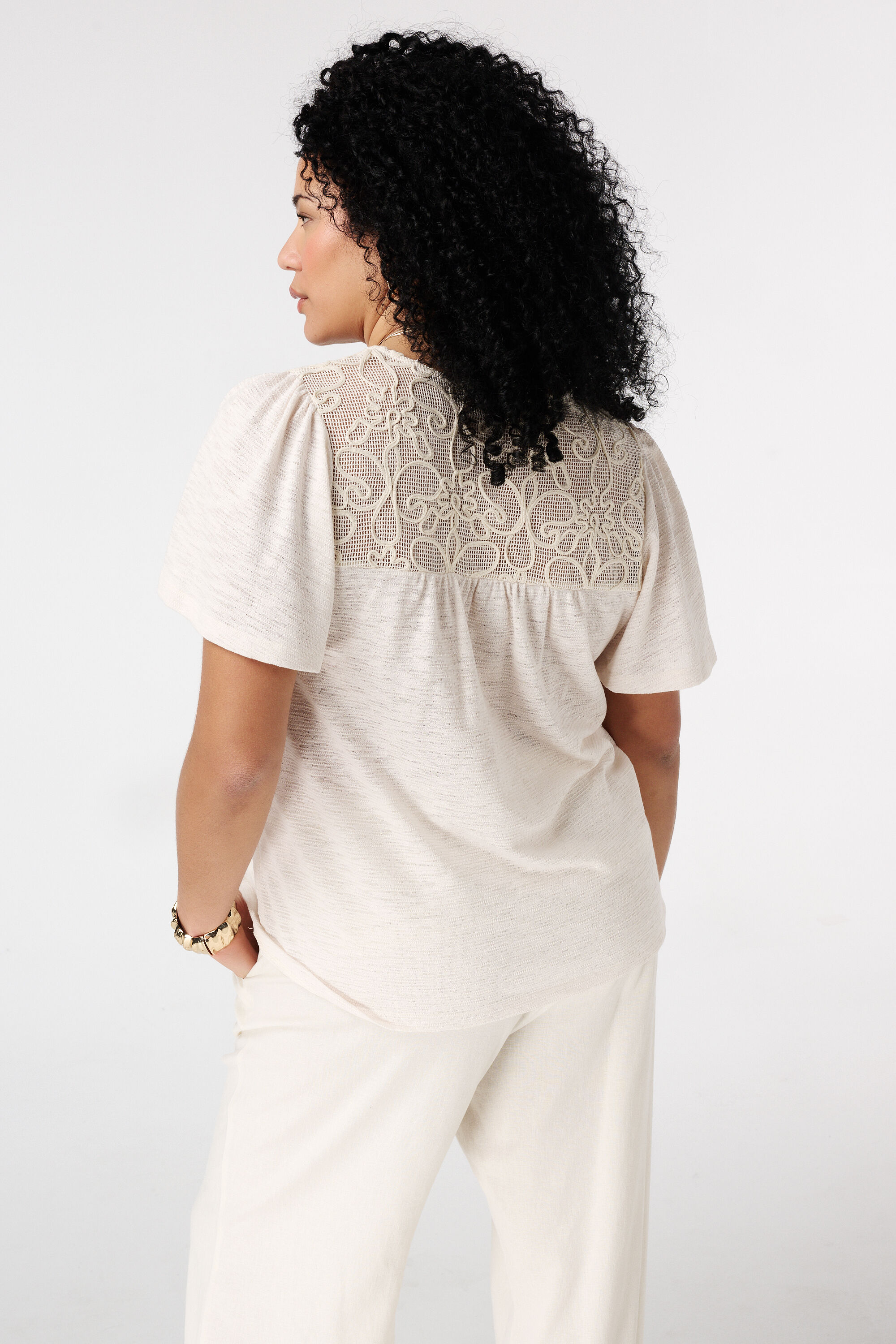 Top con mangas mariposa image number 3