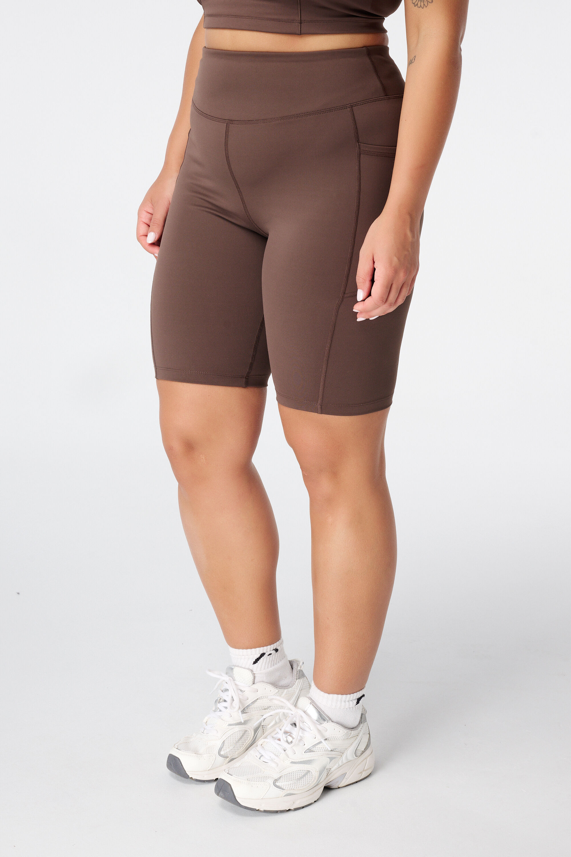 Legging deportivo corto con bolsillos laterales image number 5