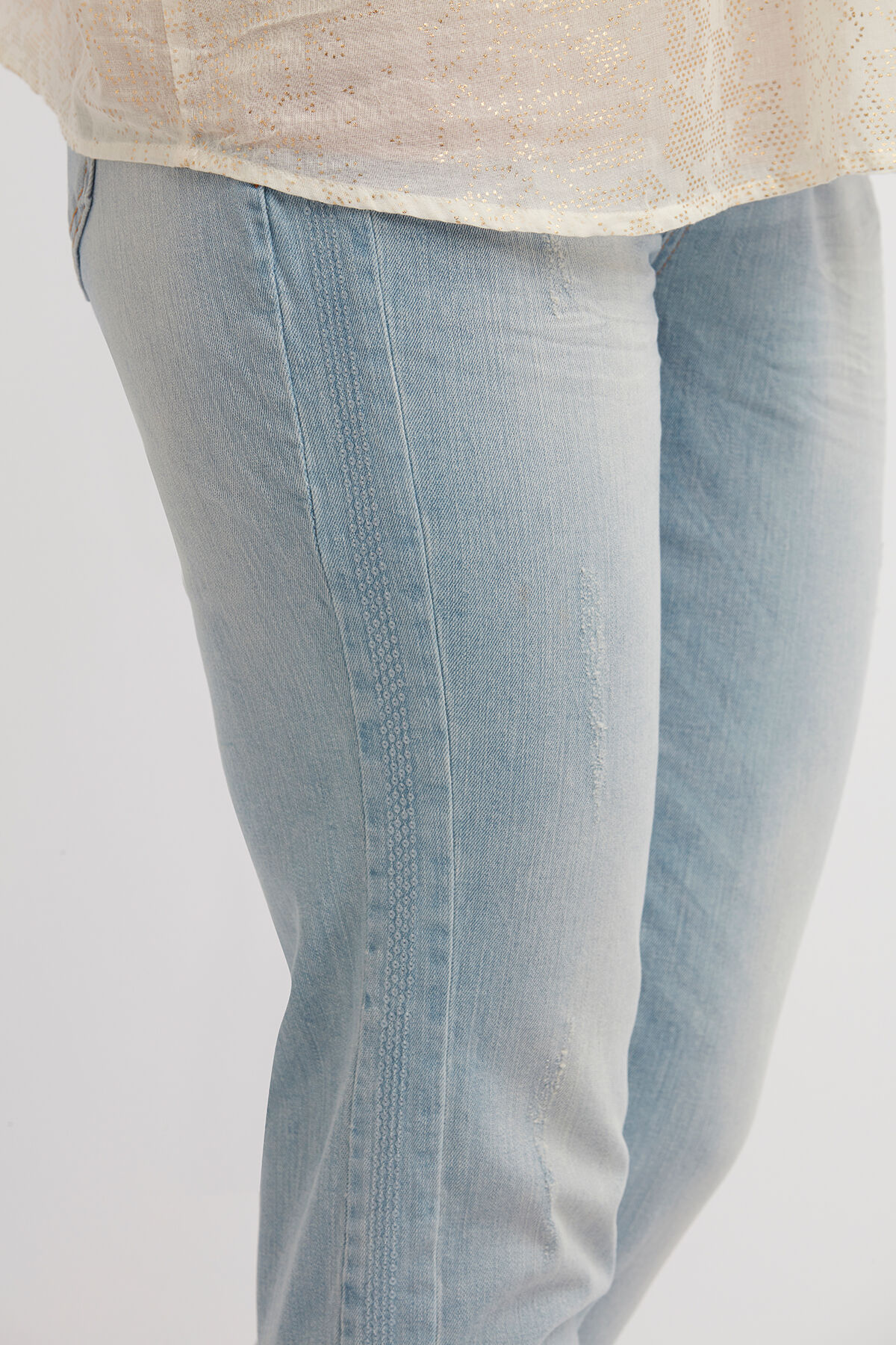 Vaqueros con lentejuelas image number 3