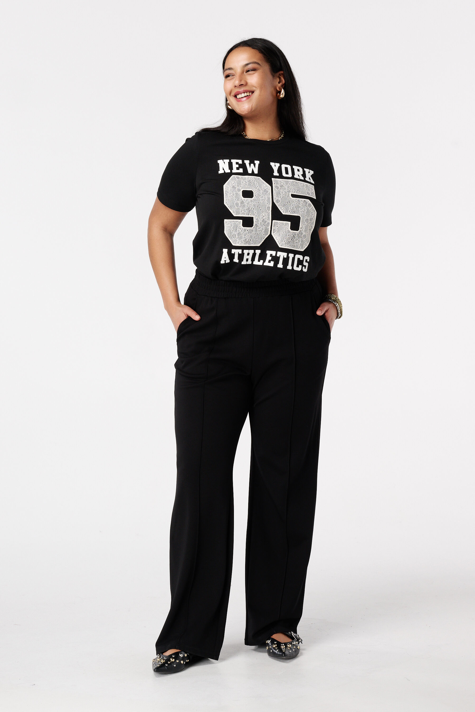 Pantal&oacute;n ancho con costuras decorativas