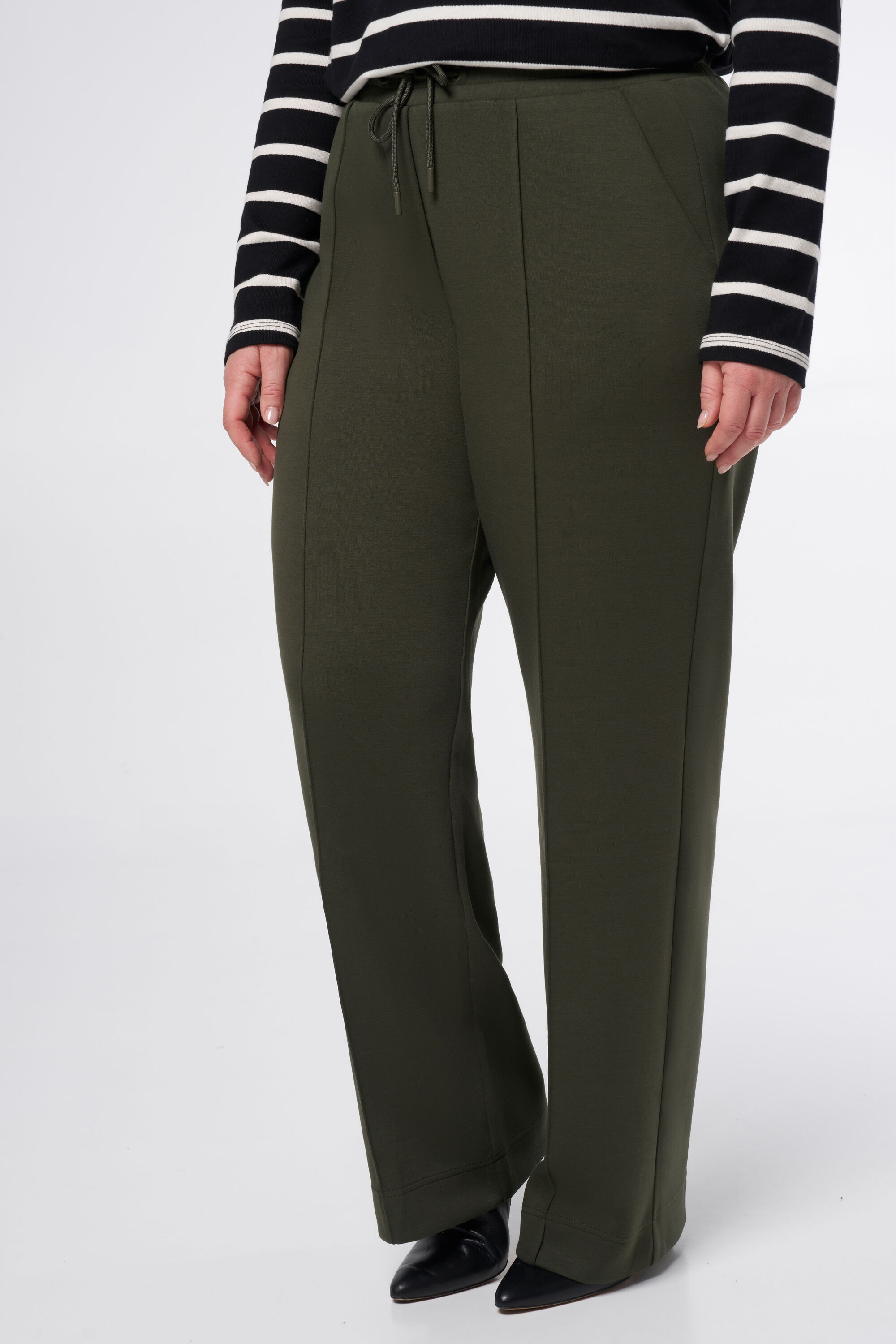 Vaqueros con pespunte decorativo  image number 5