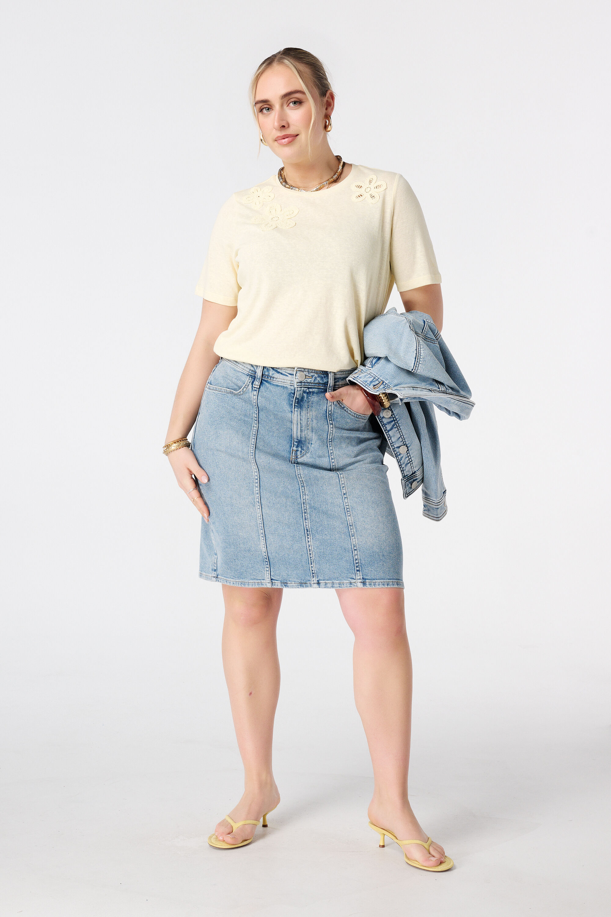 Camiseta con corazones 3D image number 5