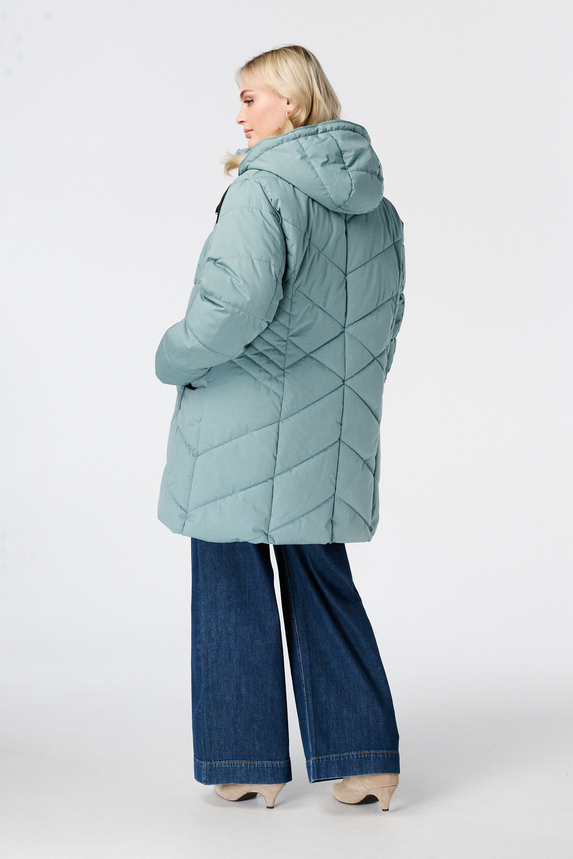 Chaqueta acolchada con capucha image number 3