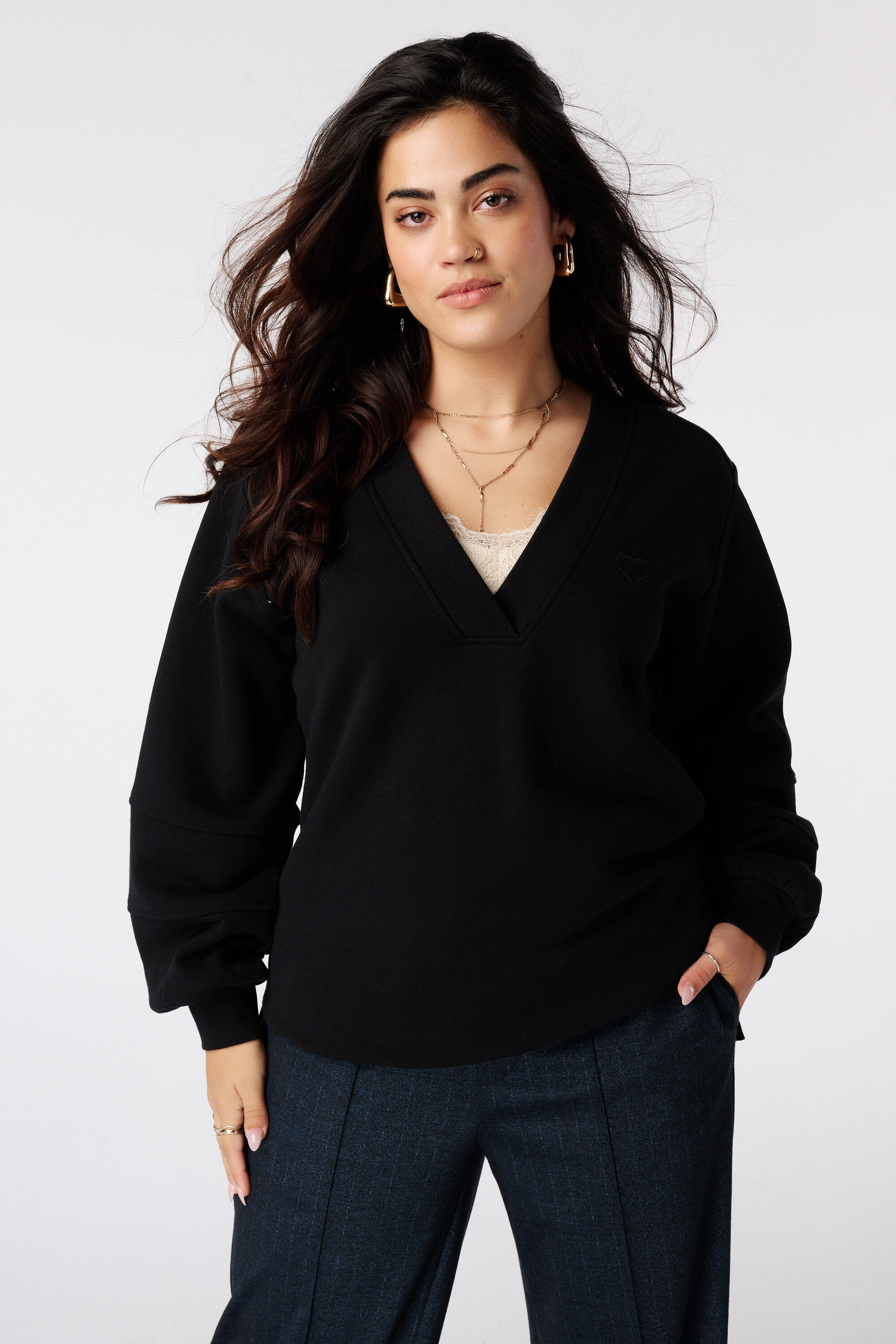 Sudadera con escote en V image number 0