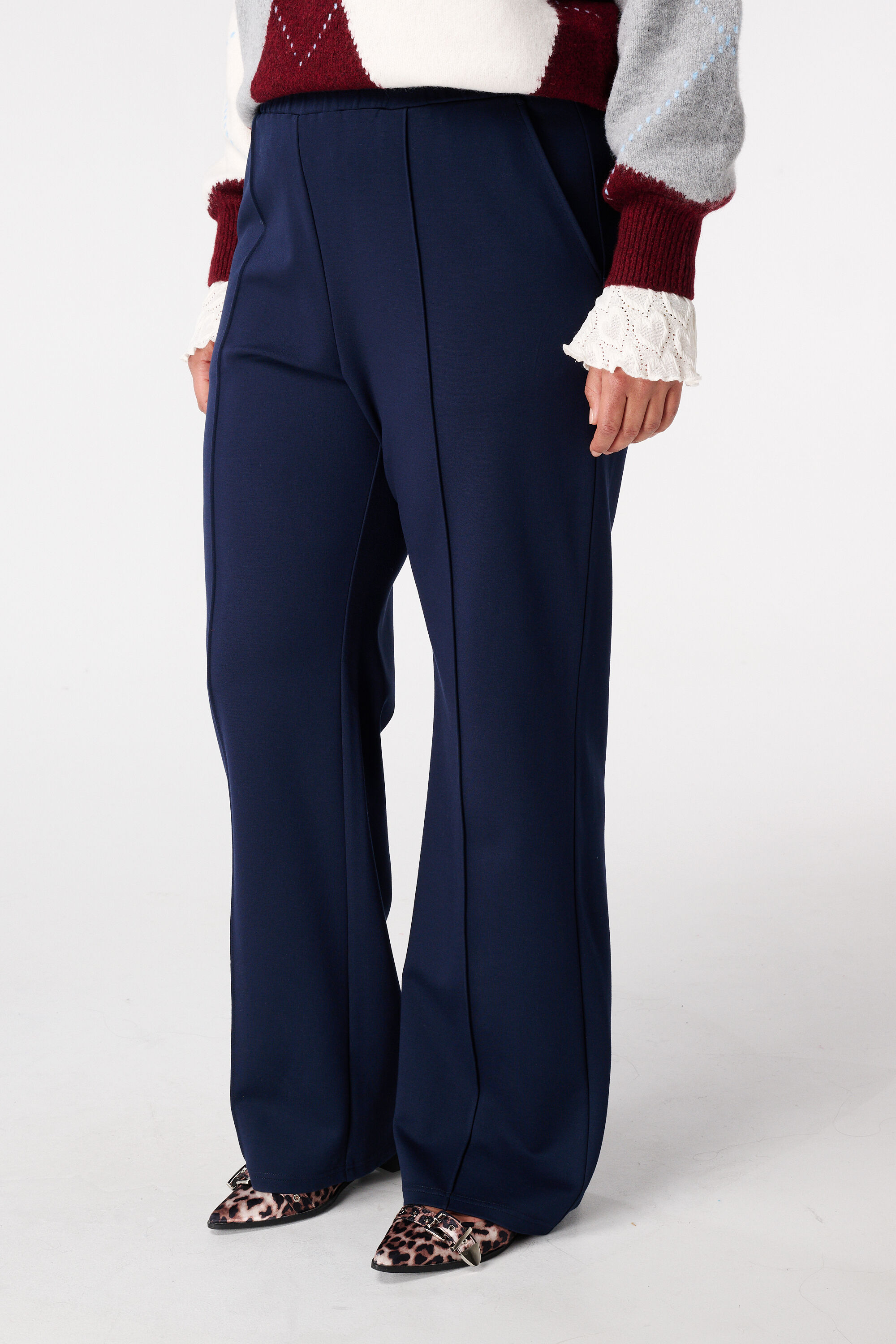 Pantal&oacute;n ancho con costuras decorativas image number 5