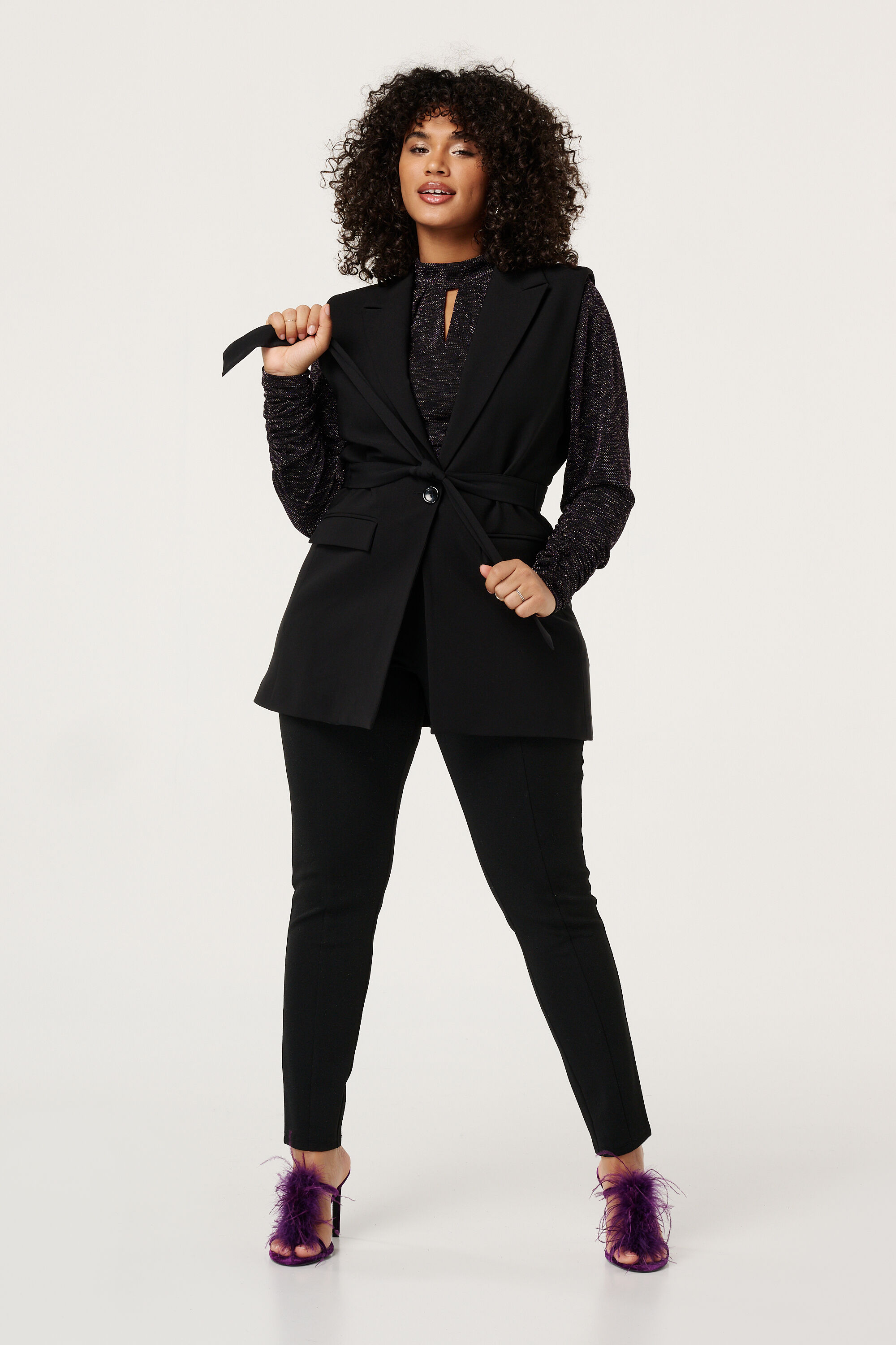 Chaleco con cinto image number 5