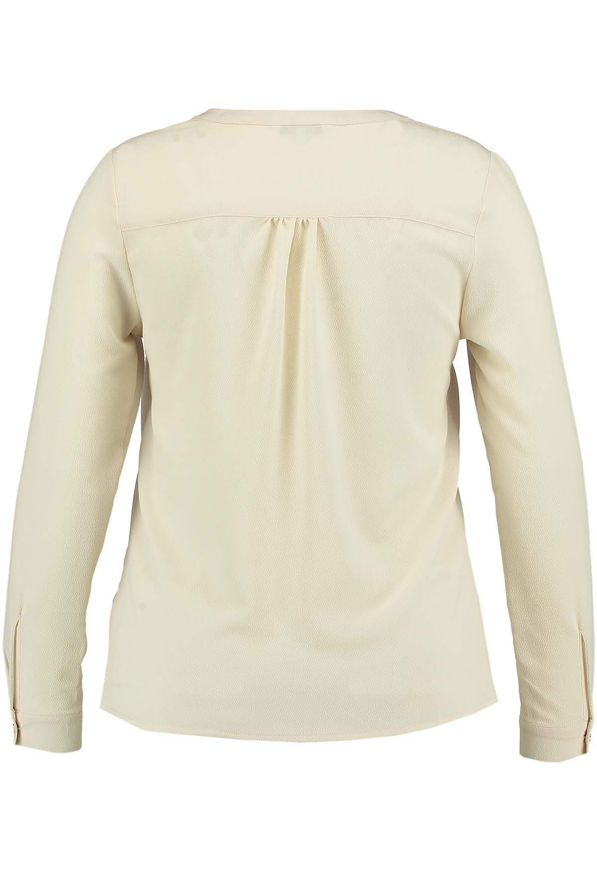 Blusa con volantes image number 2