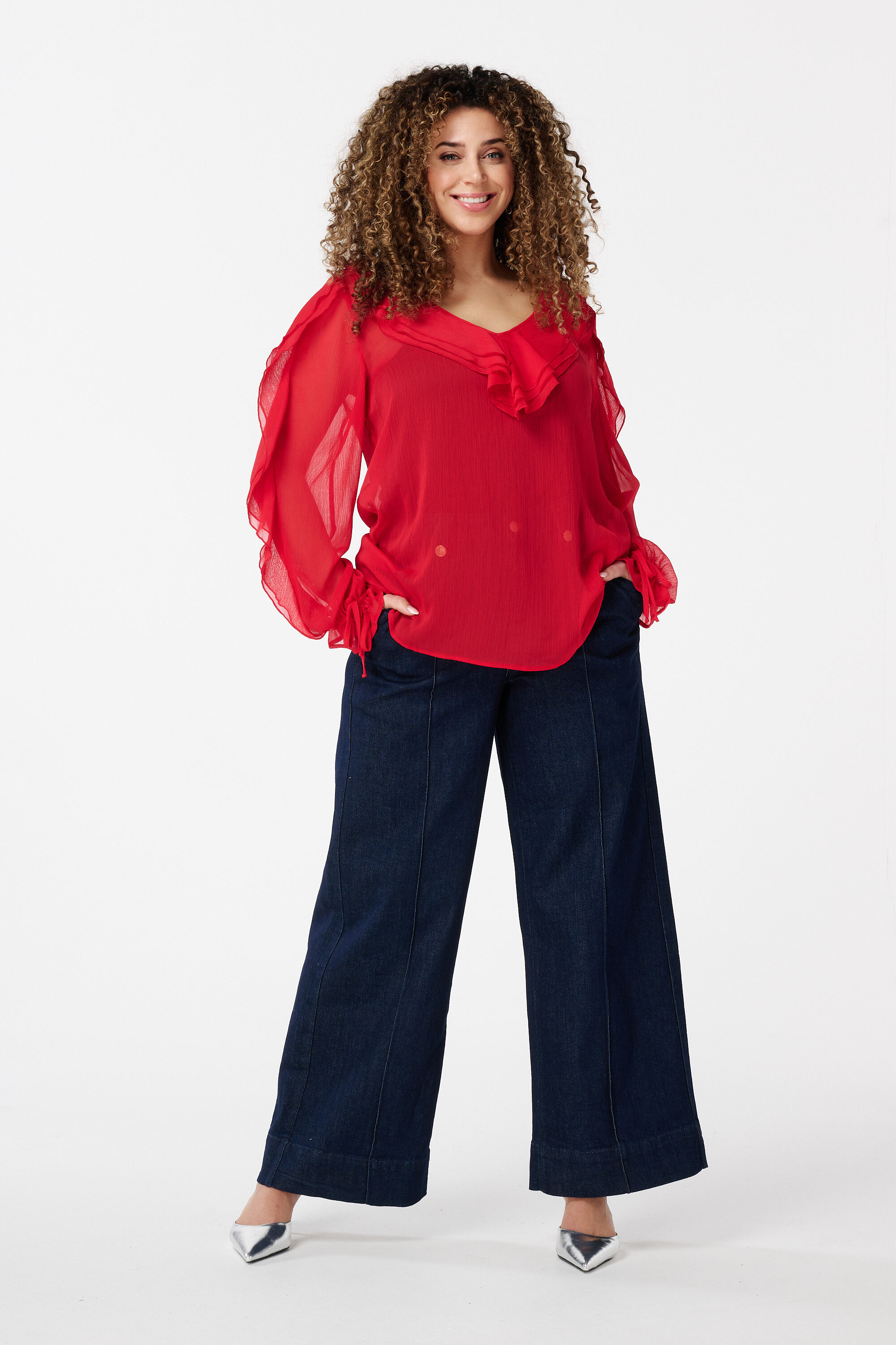 Blusa con volantes image number 5