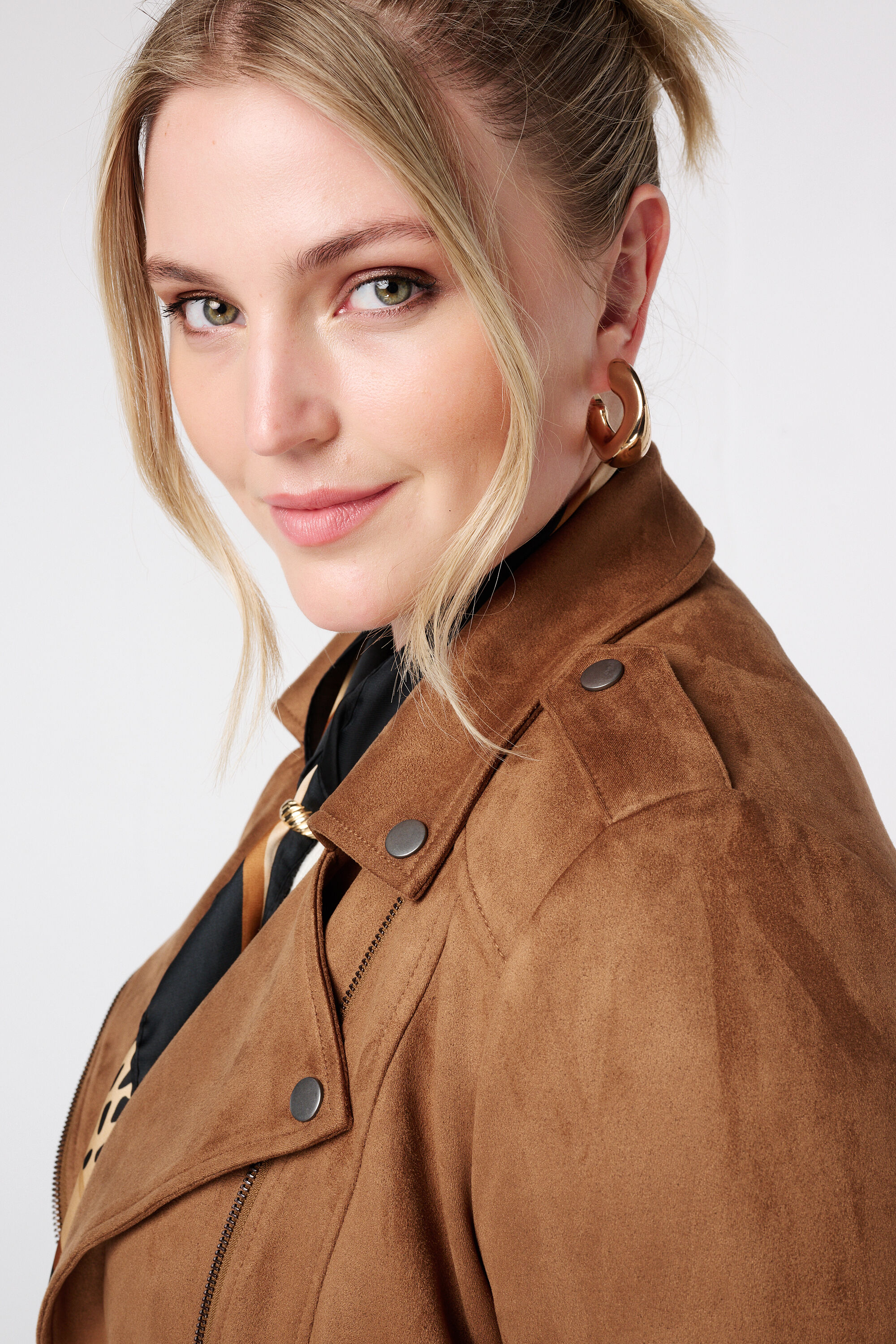 Chaqueta motera de ante sint&eacute;tico image number 4