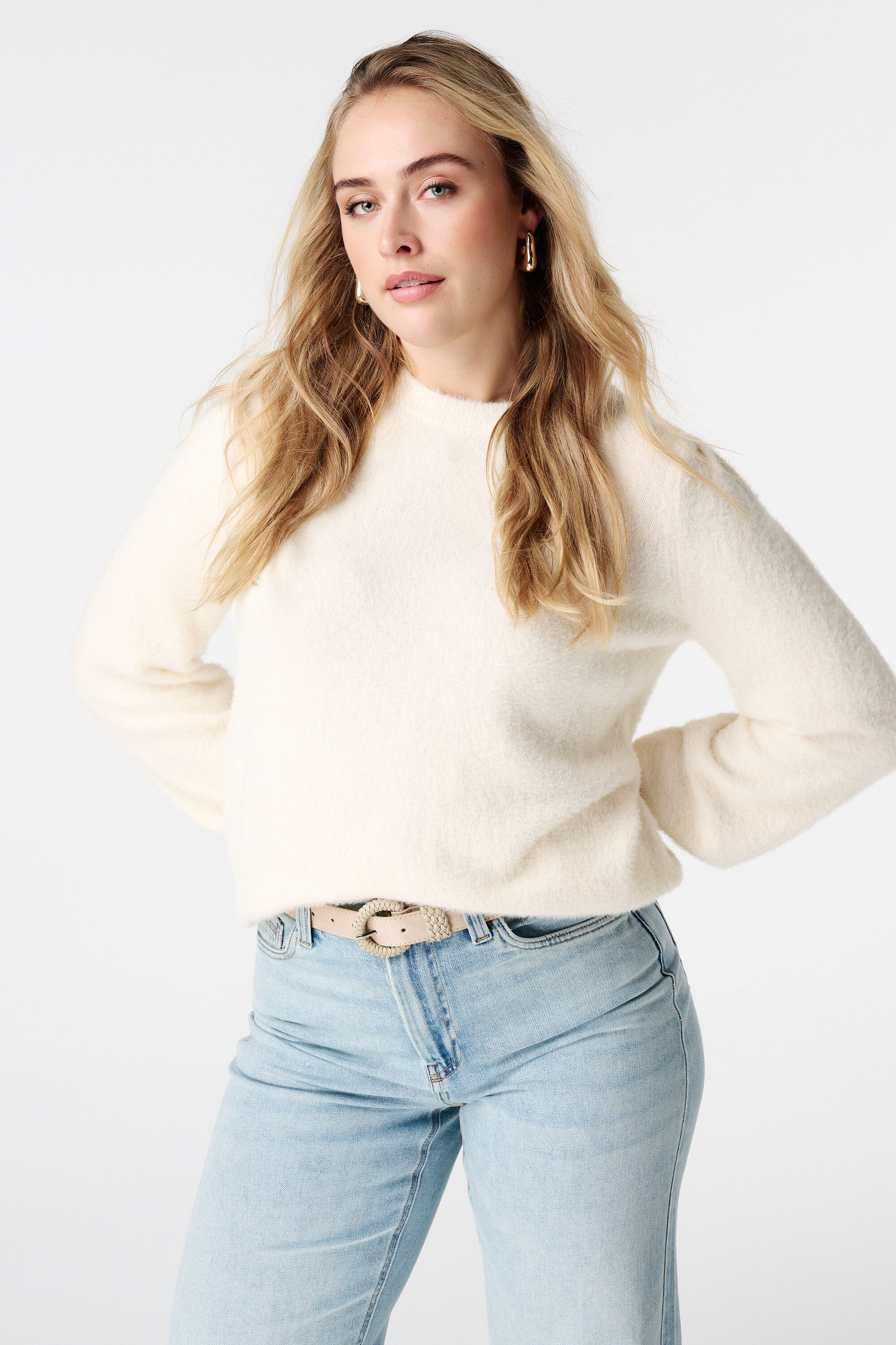 Cintur&oacute;n de antelina con hebilla trenzada