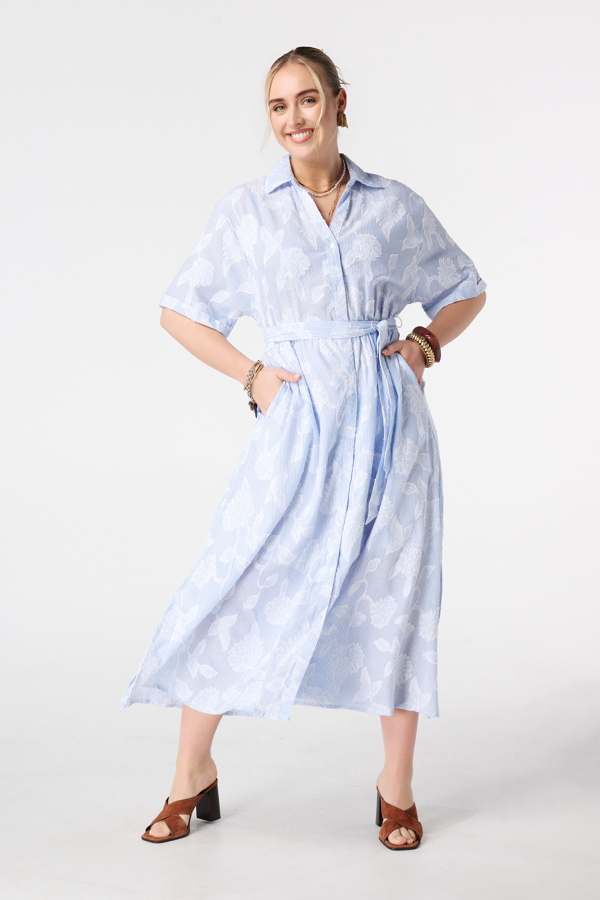 Vestido de rayas con estampado floral