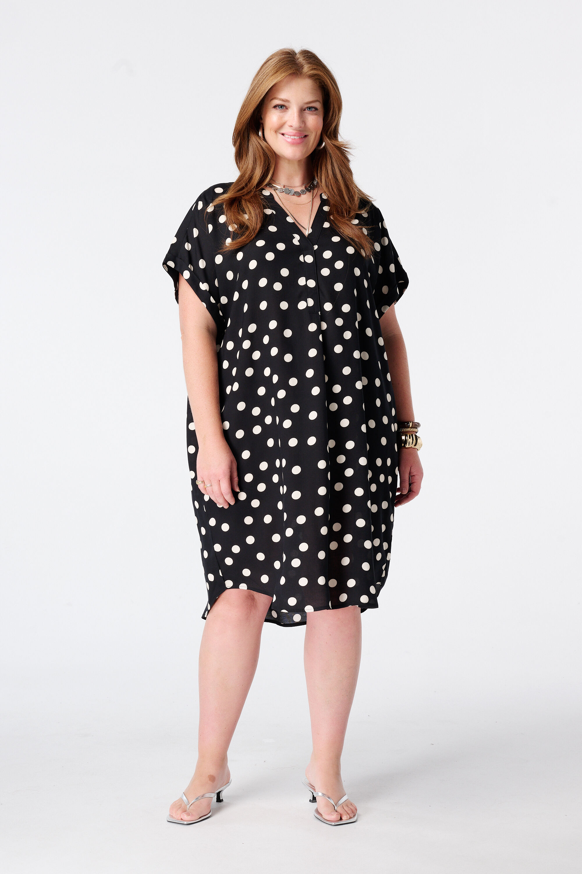 Vestido con escote en V image number 5