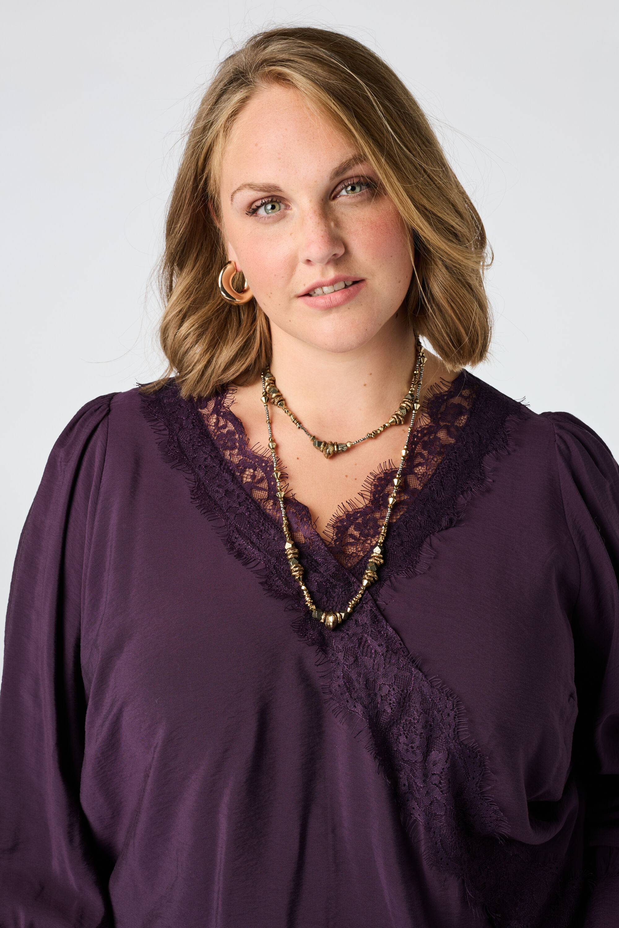 Blusa con detalles de encaje image number 4