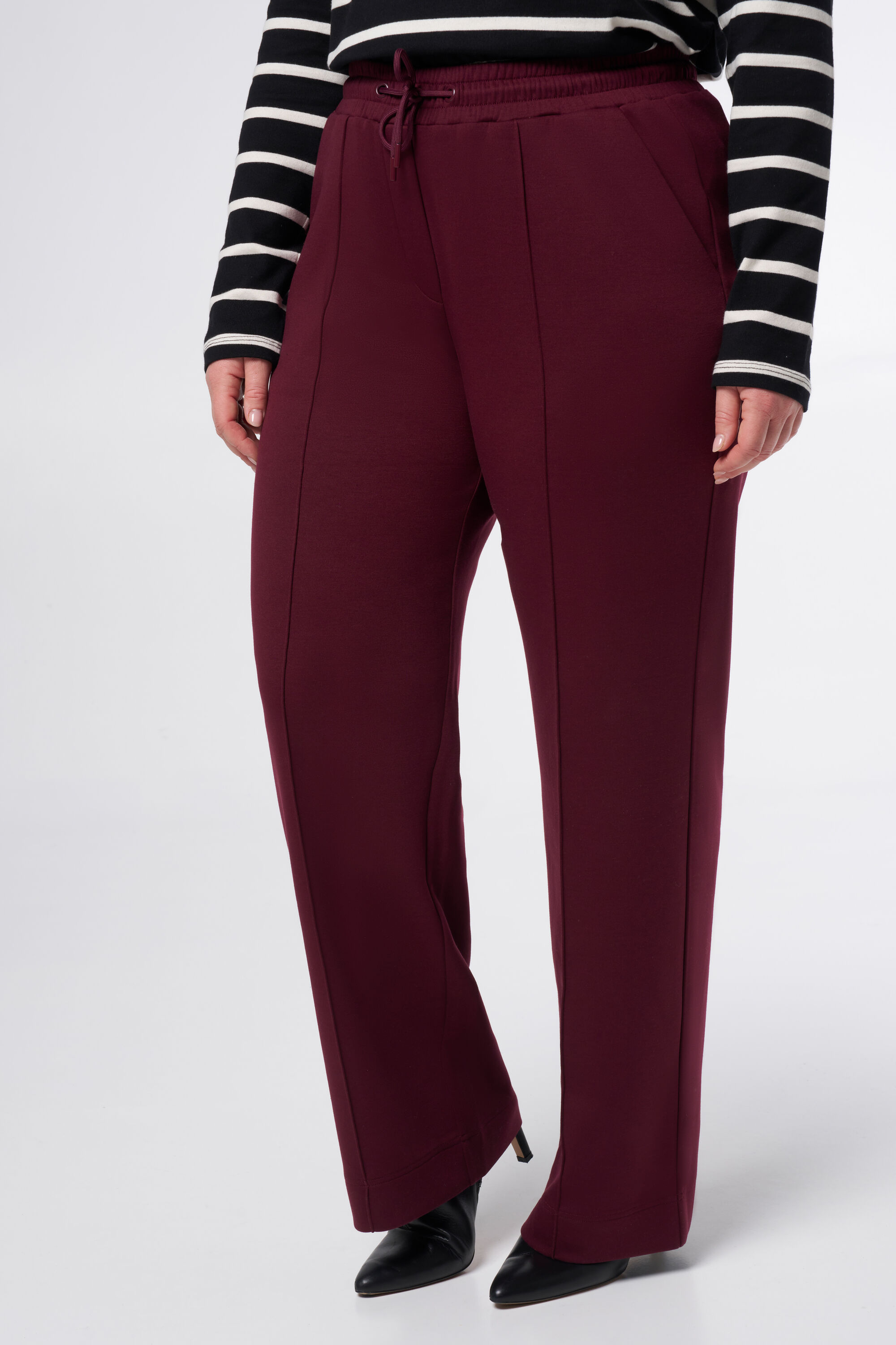 Vaqueros con pespunte decorativo  image number 5