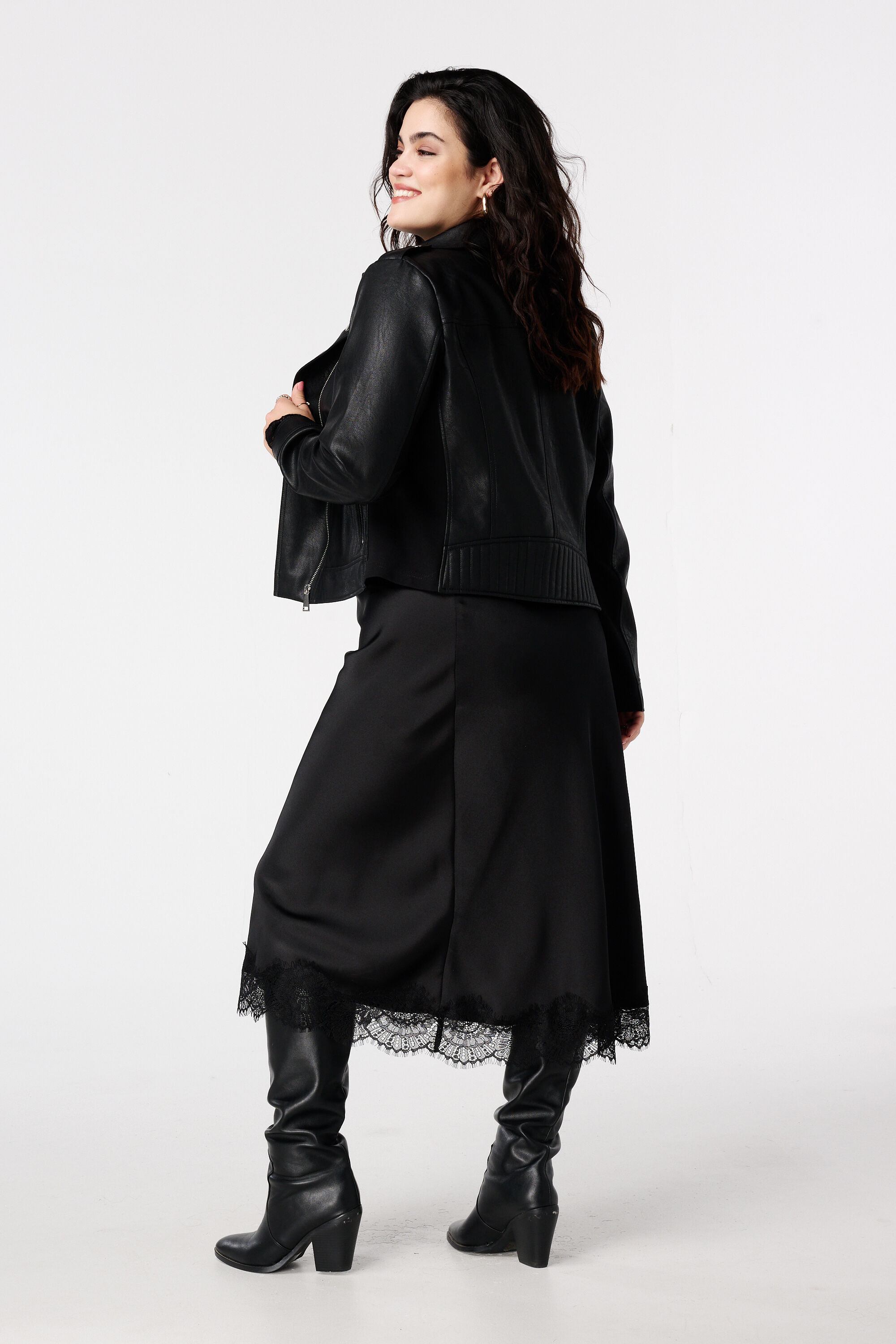 Falda con efecto satinado y encaje image number 3