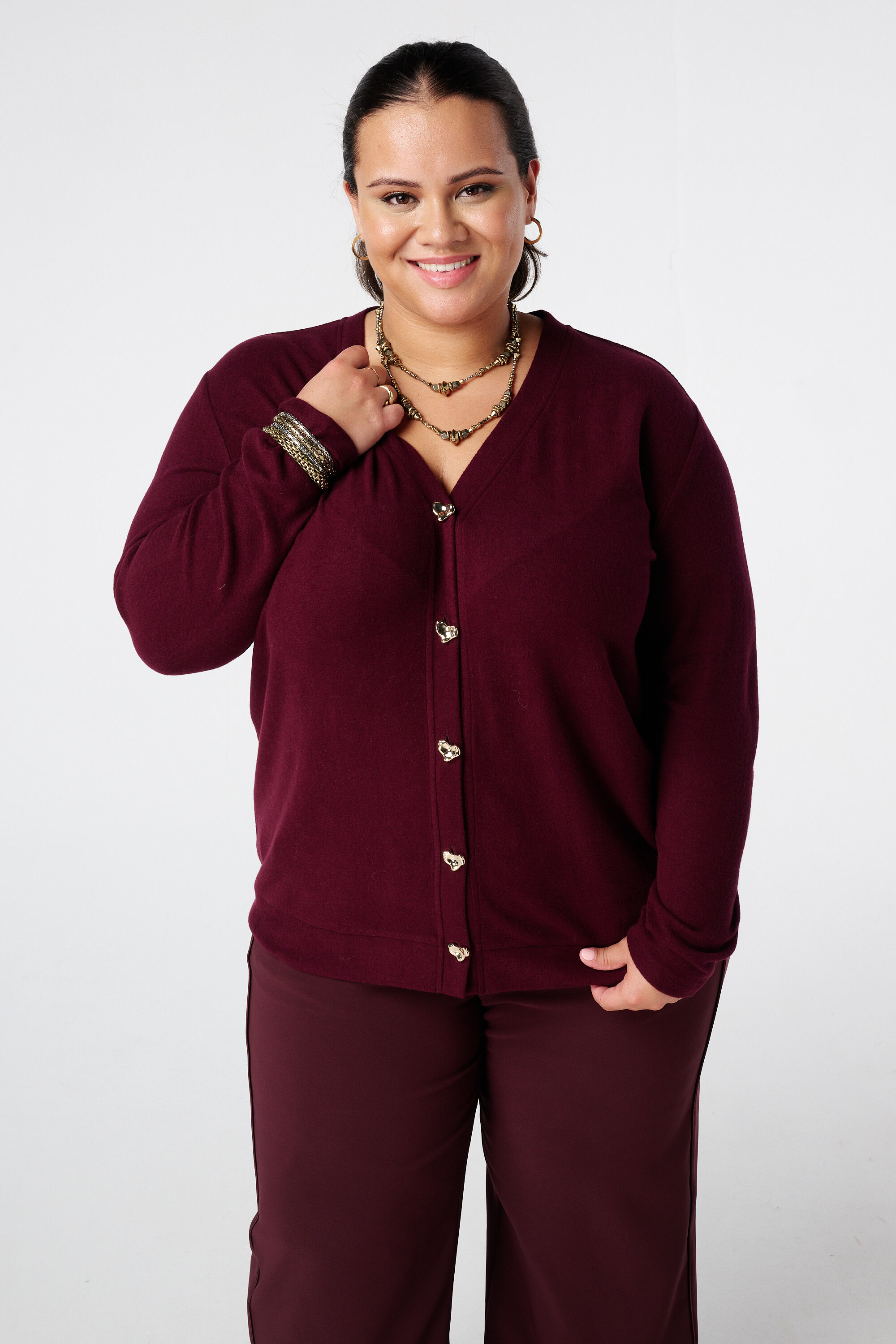 C&aacute;rdigan con botones dorados en forma de coraz&oacute;n