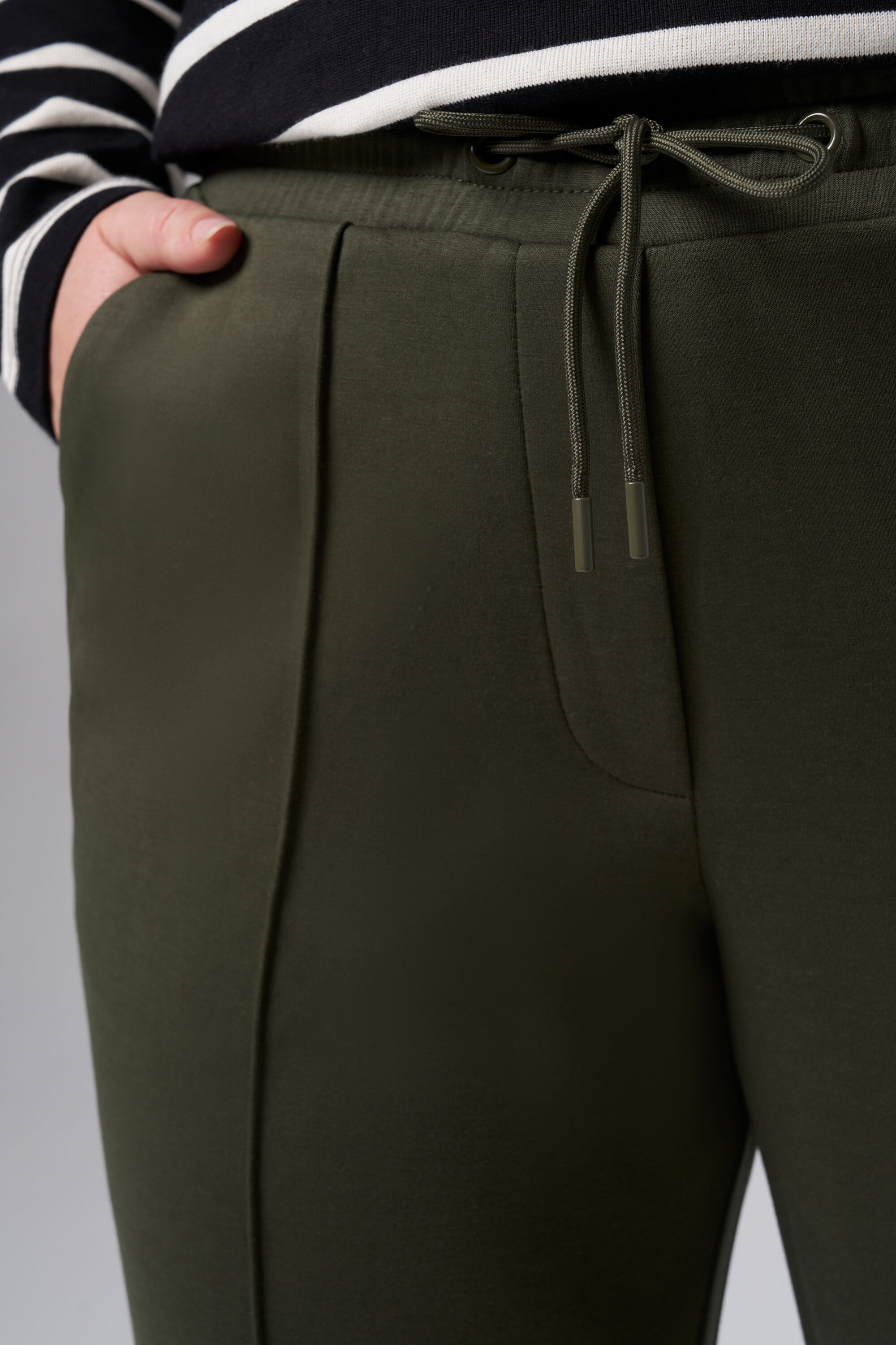 Vaqueros con pespunte decorativo  image number 4